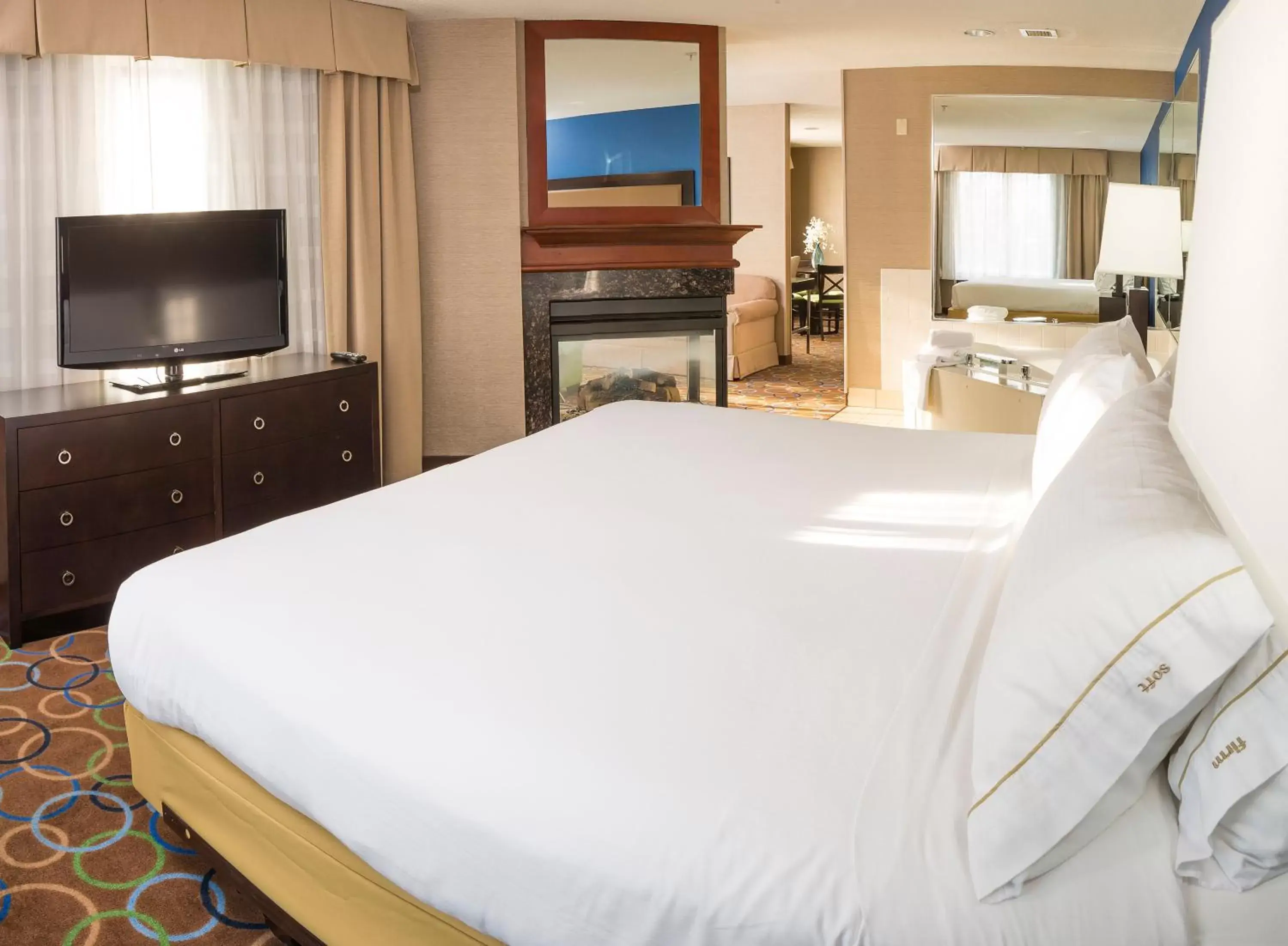 Bedroom, Bed in Holiday Inn Express Hotel & Suites Manchester - Airport, an IHG Hotel