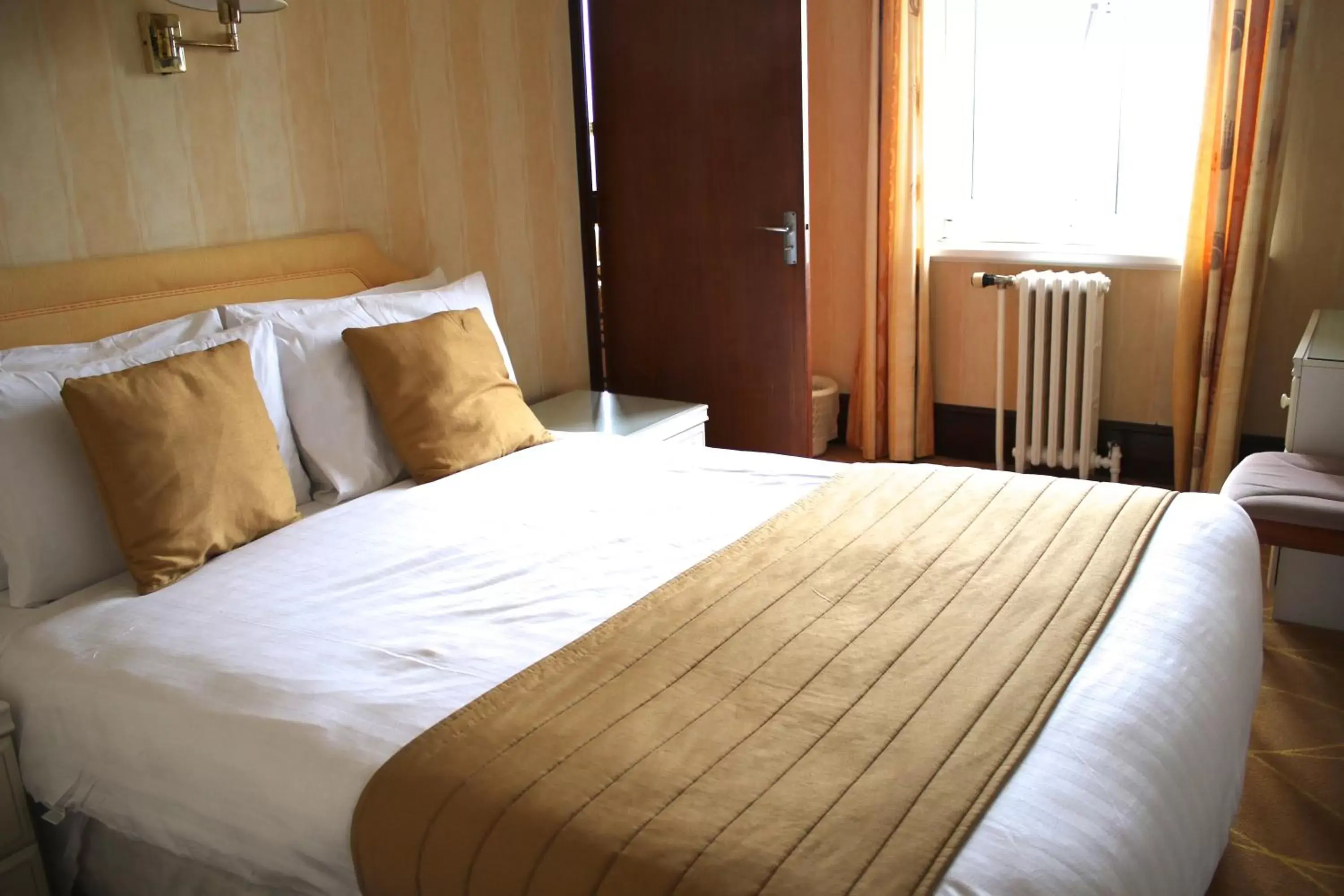 Bed in The Devoncourt Resort