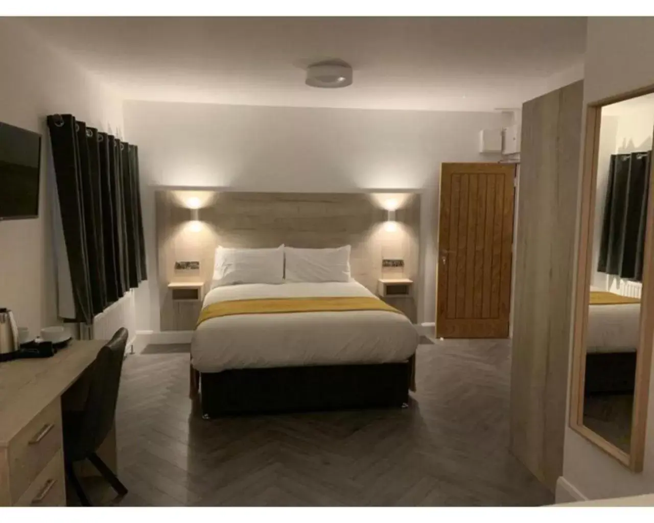 Double Room with Private Bathroom in McNaughton Guestrooms