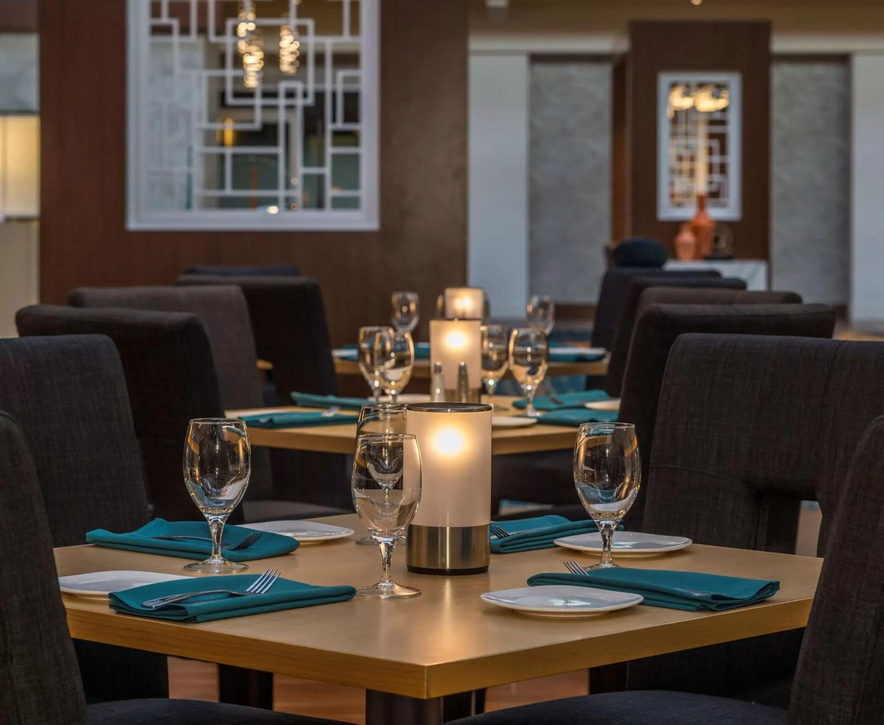 Dining area, Restaurant/Places to Eat in DoubleTree by Hilton Pittsburgh - Cranberry