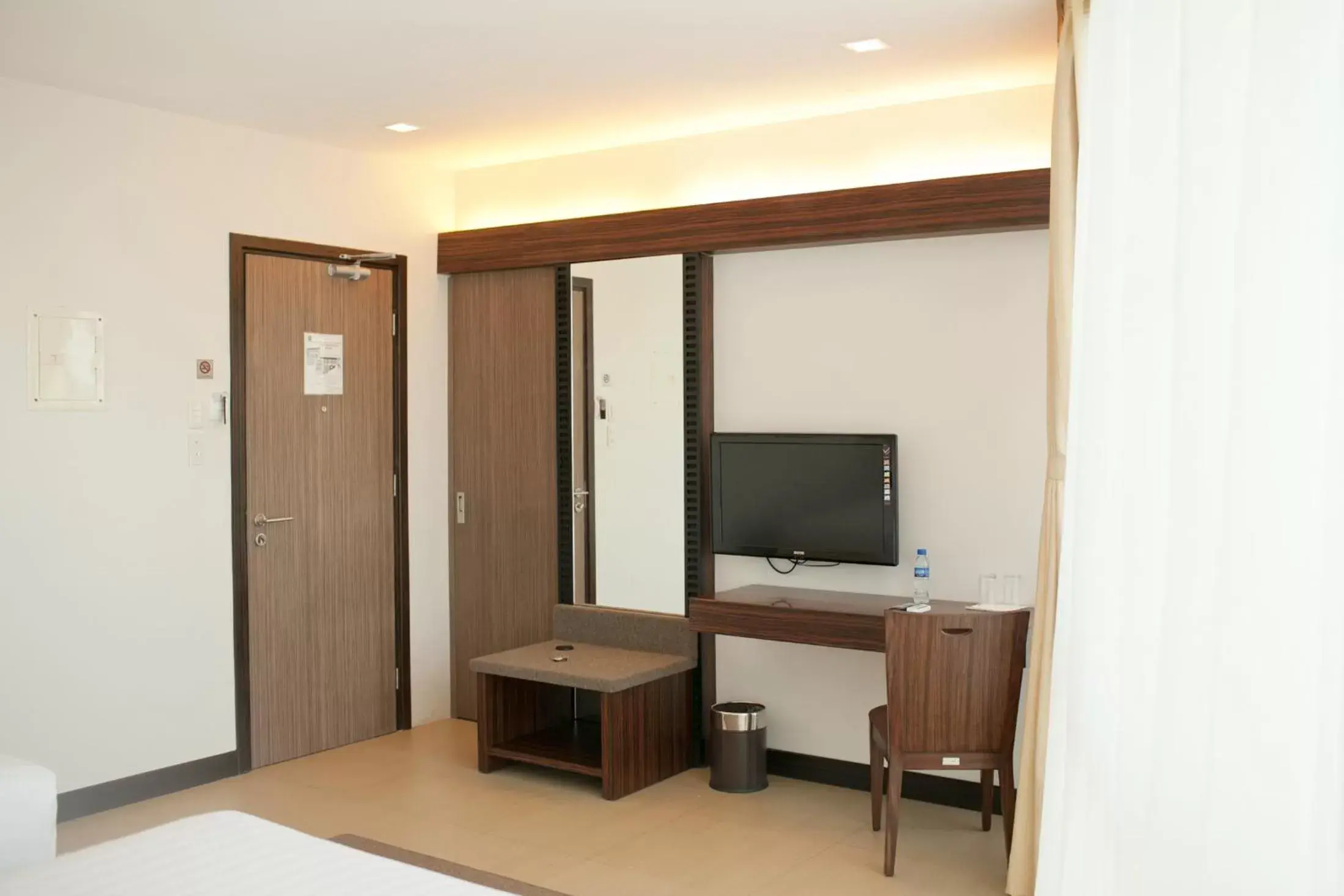 TV and multimedia, Bed in D'Hotel & Suites TV and multimedia, Bed in D'Hotel & Suites