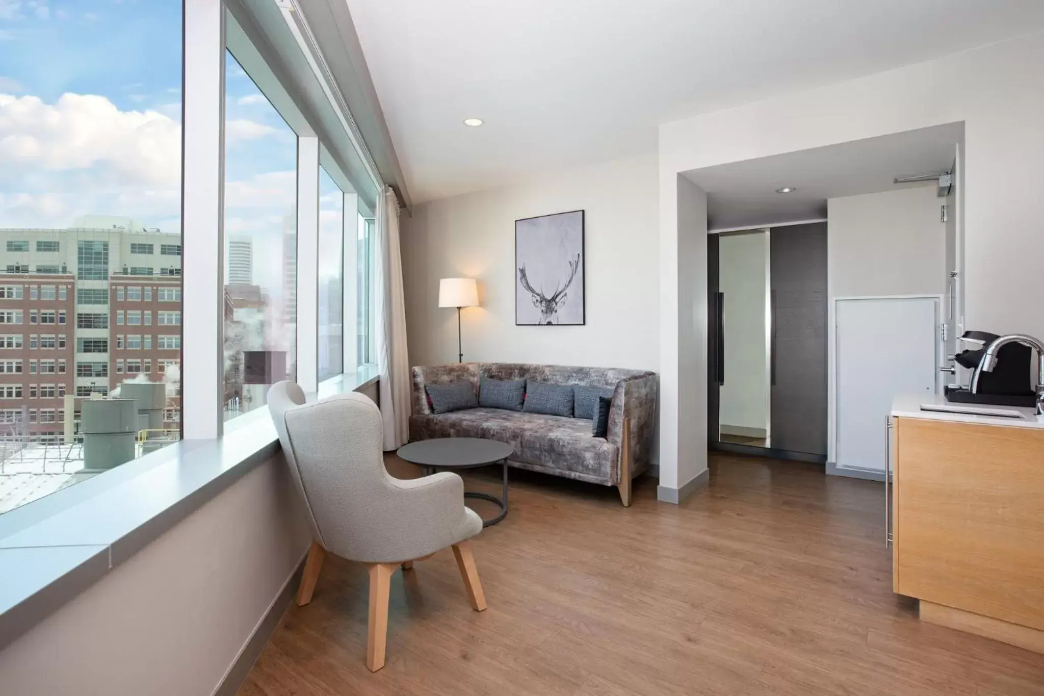 Photo of the whole room, Seating Area in Hotel Indigo Denver Downtown - Union Station, an IHG Hotel