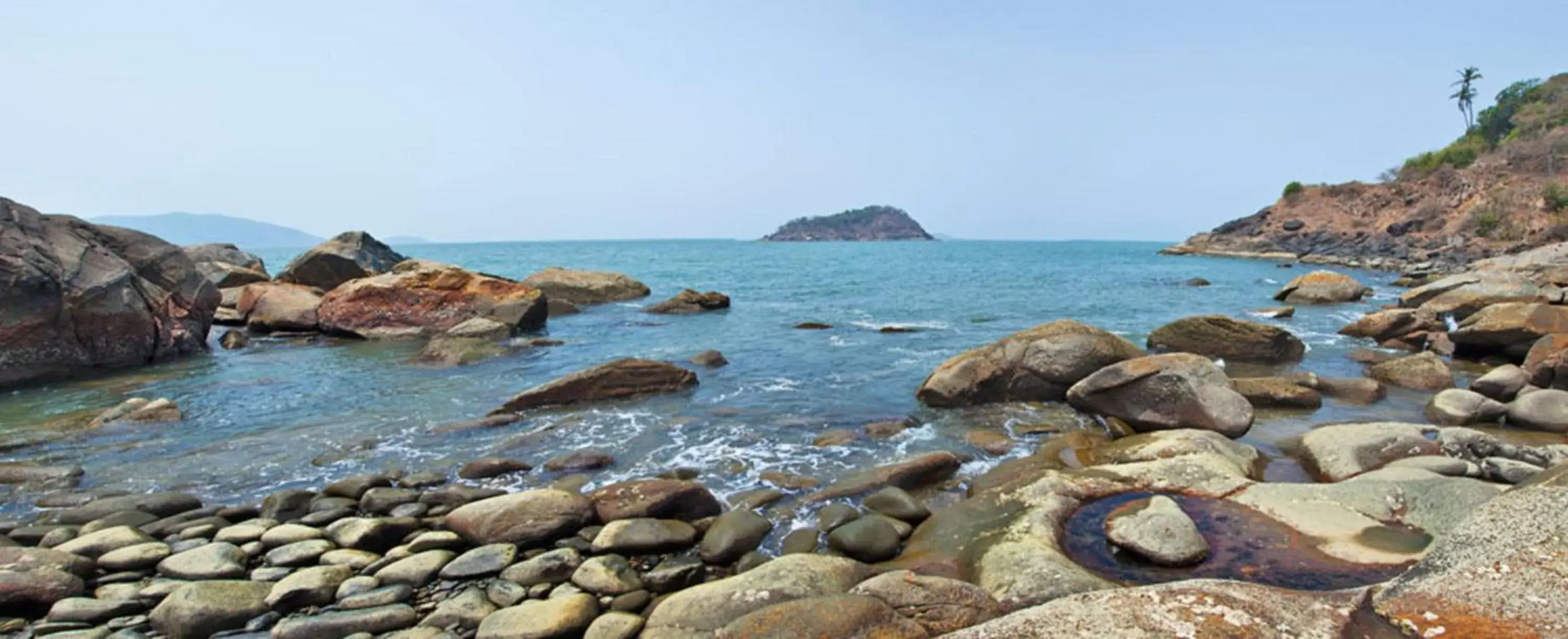 Location, Beach in Sterling Karwar