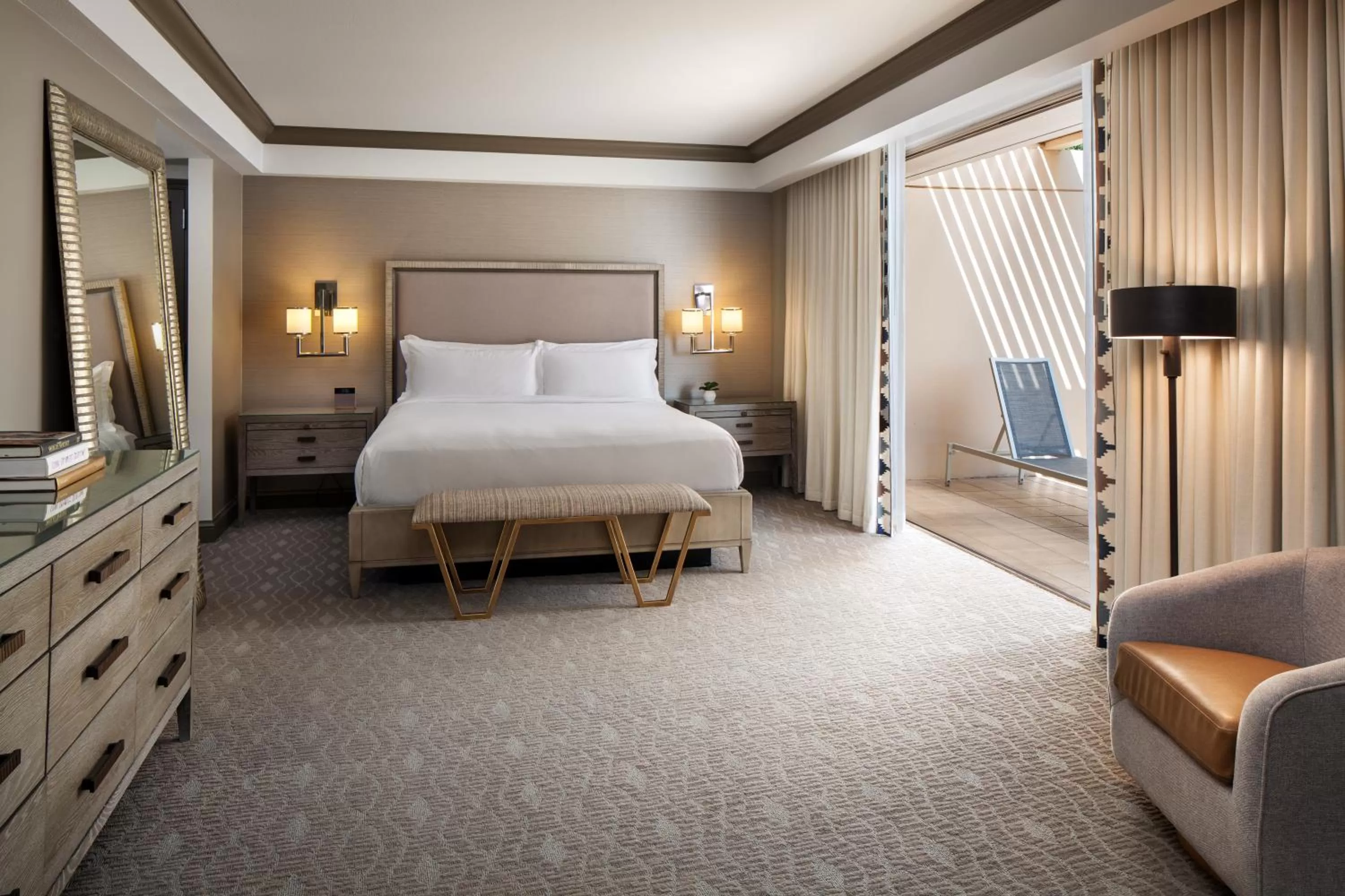 Bedroom, Bed in The Phoenician, a Luxury Collection Resort, Scottsdale