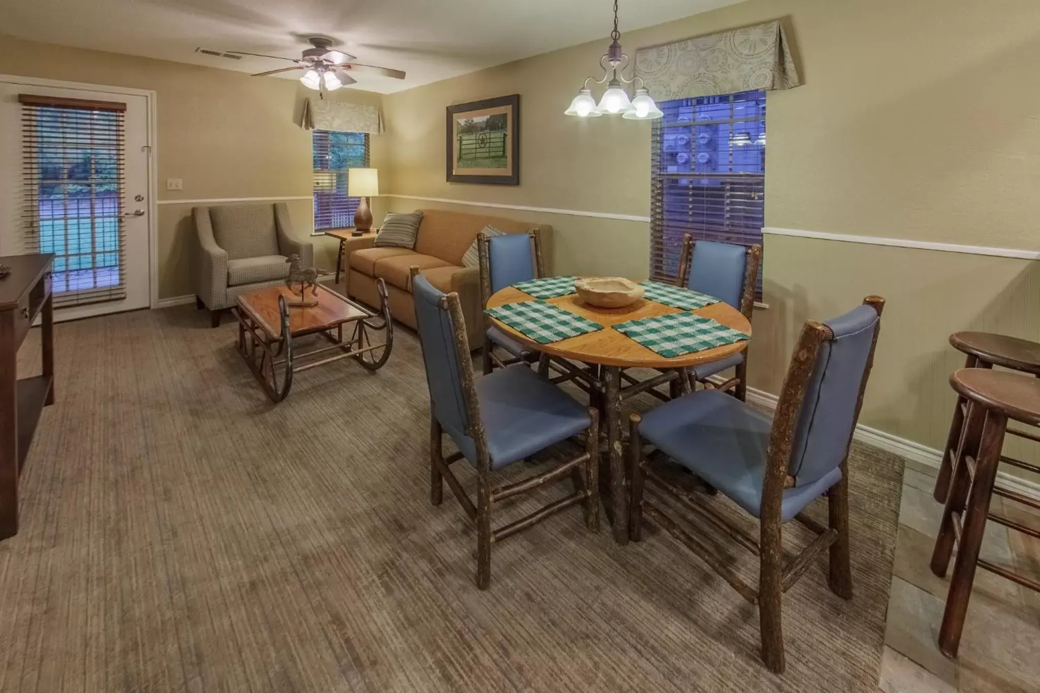 Photo of the whole room, Dining Area in Holiday Inn Club Vacations Villages Resort at Lake Palestine
