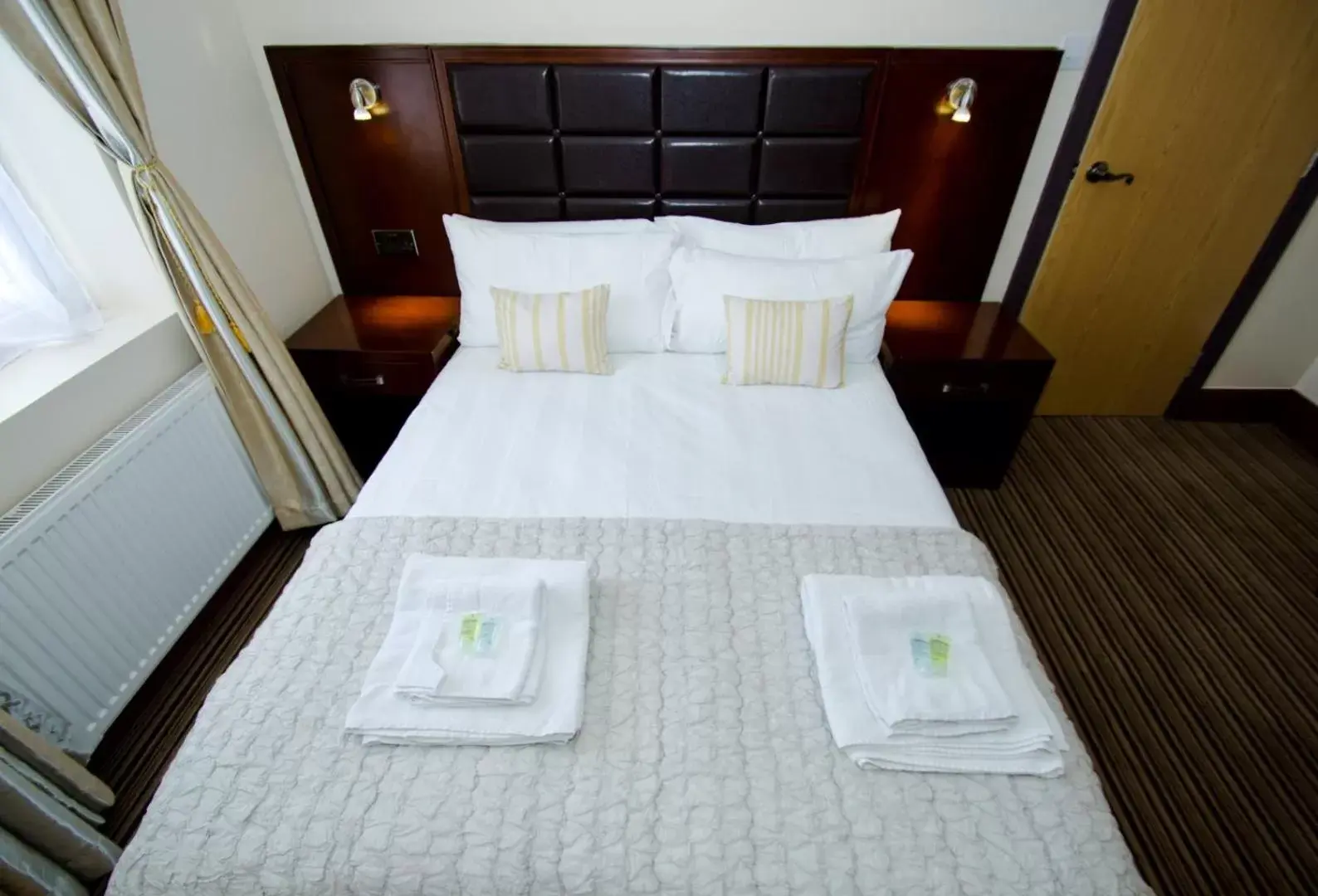 Bedroom, Bed in William's Hillsborough Apartments