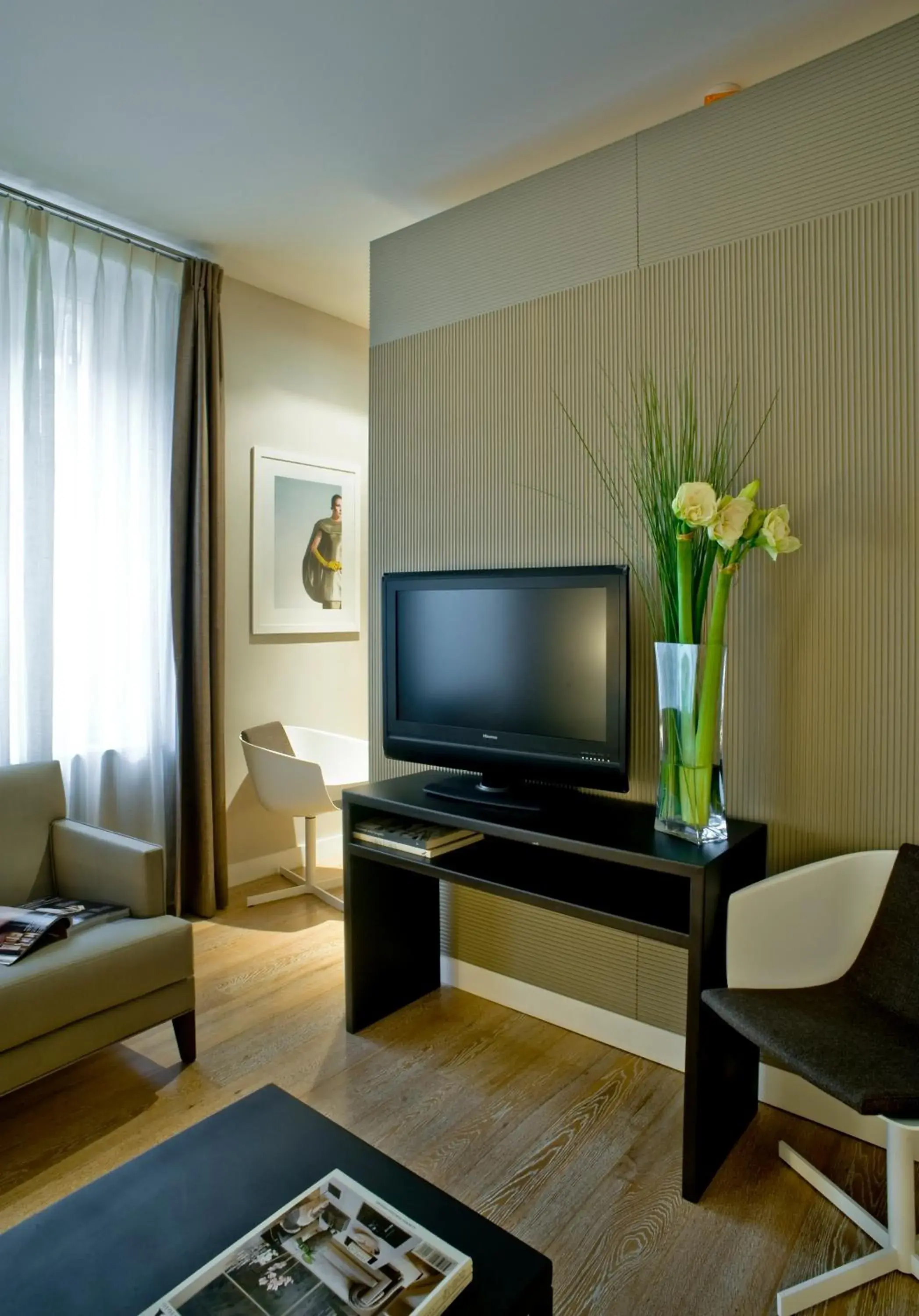 Day, TV/Entertainment Center in Escalus Luxury Suites Verona