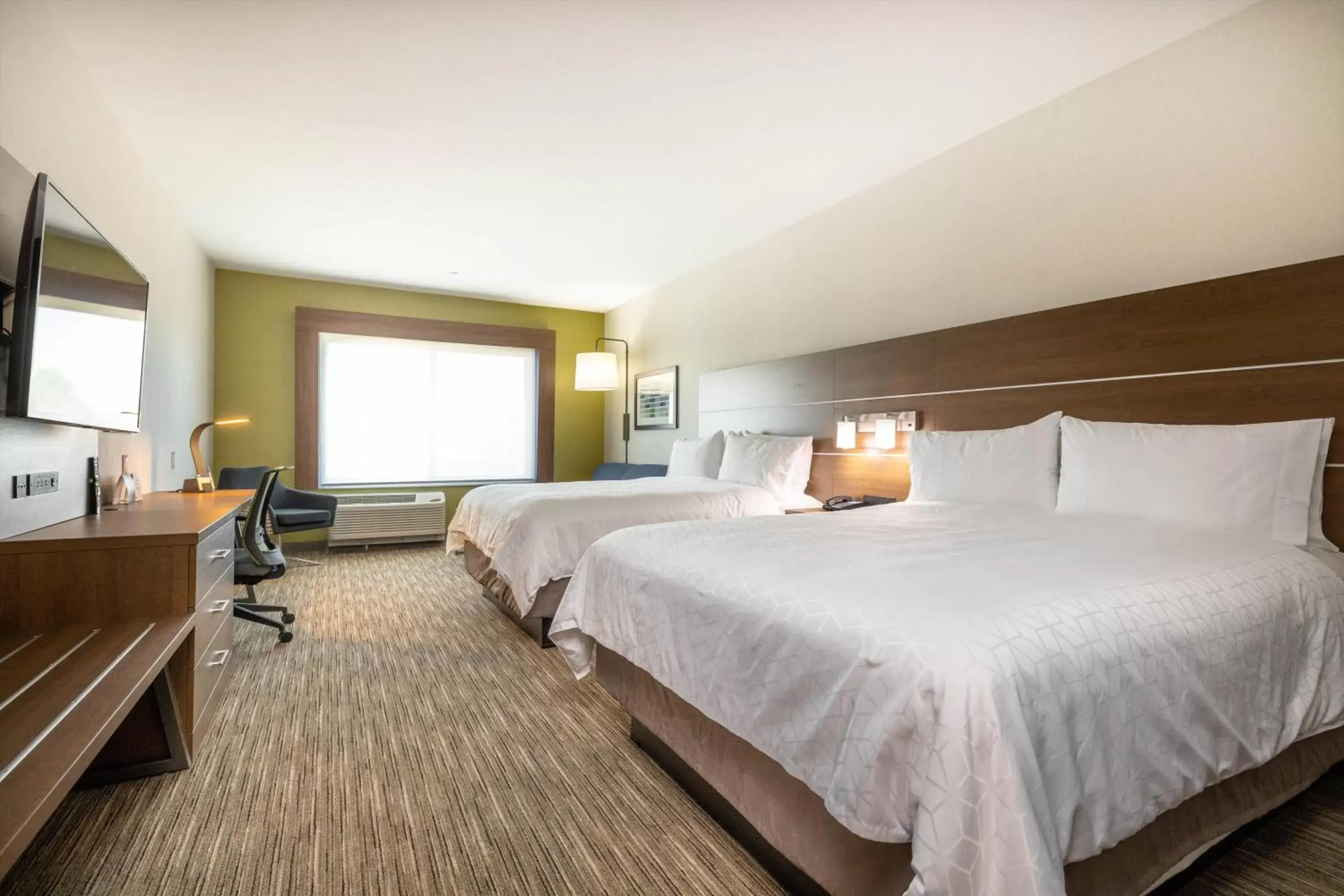 Photo of the whole room, Bed in Holiday Inn Express & Suites - San Jose Silicon Valley, an IHG Hotel