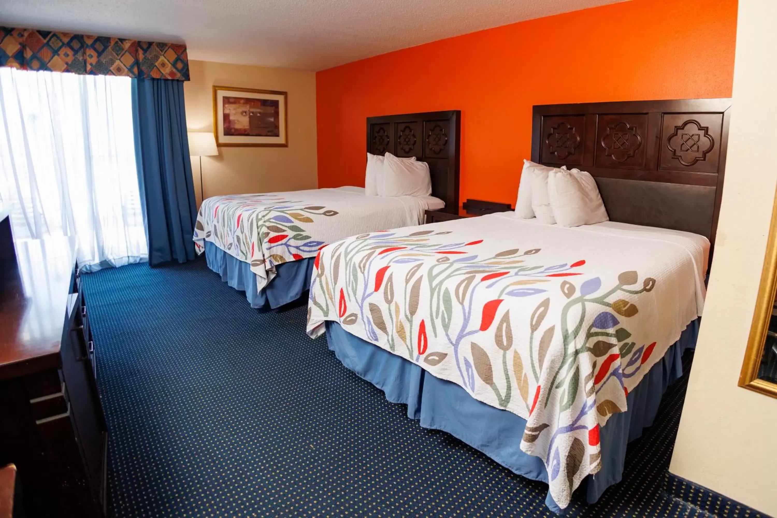 Family Suite with Two Beds with Garden/Pool View in Garnet Inn & Suites, Orlando