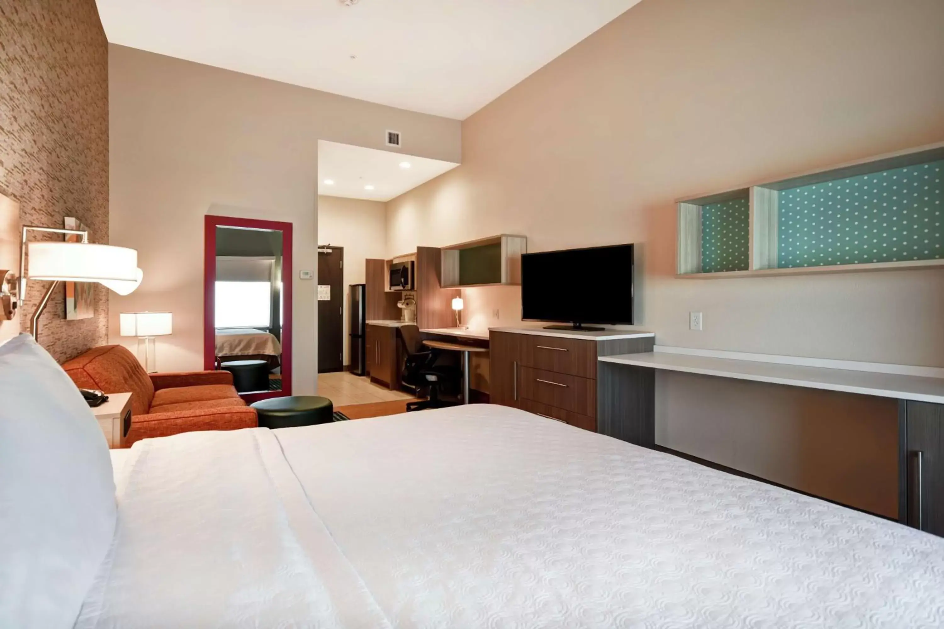 Bedroom, TV/Entertainment Center in Home2 Suites by Hilton Victorville