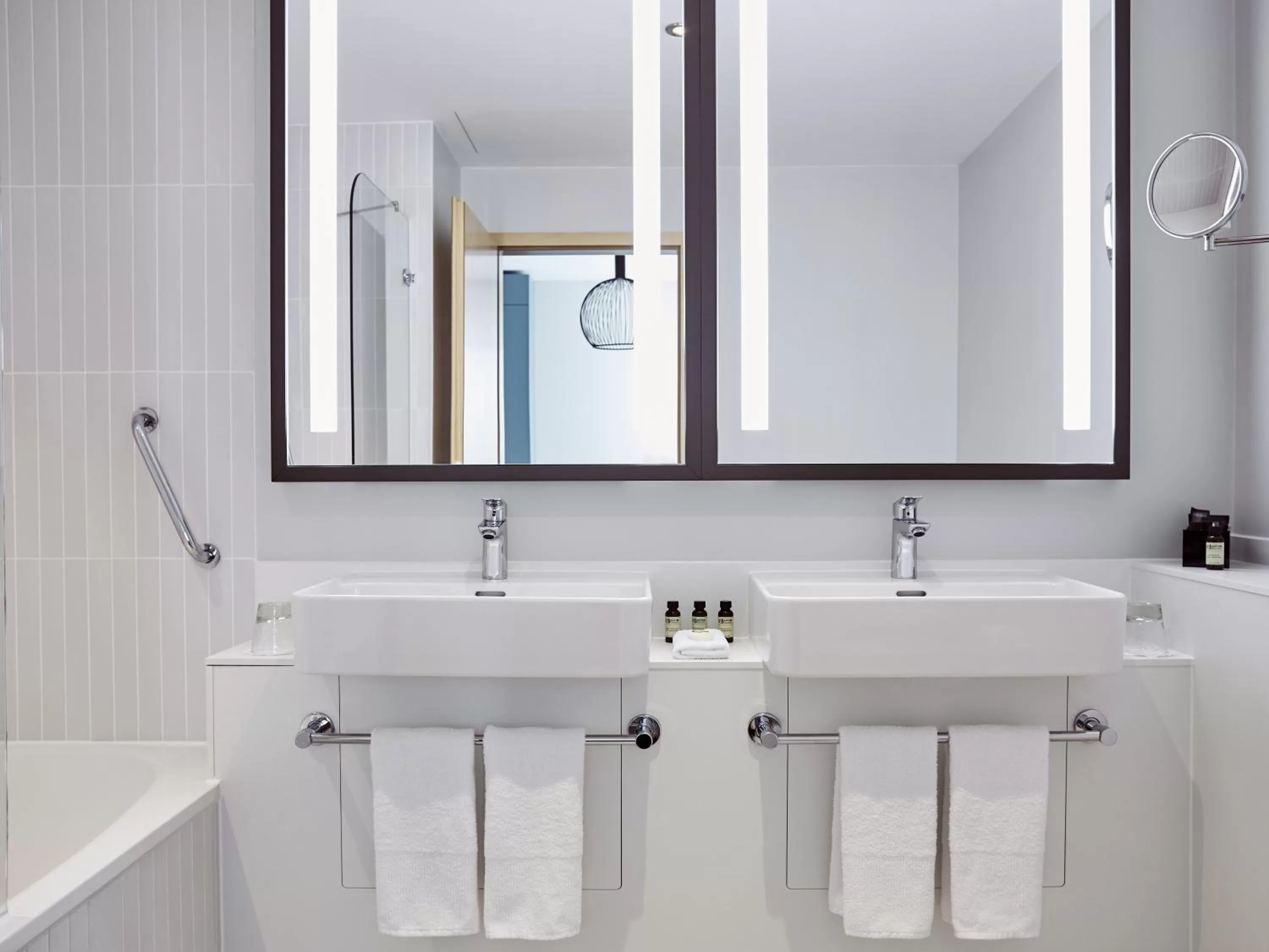 Shower in Hotel Mondial am Dom Cologne MGallery