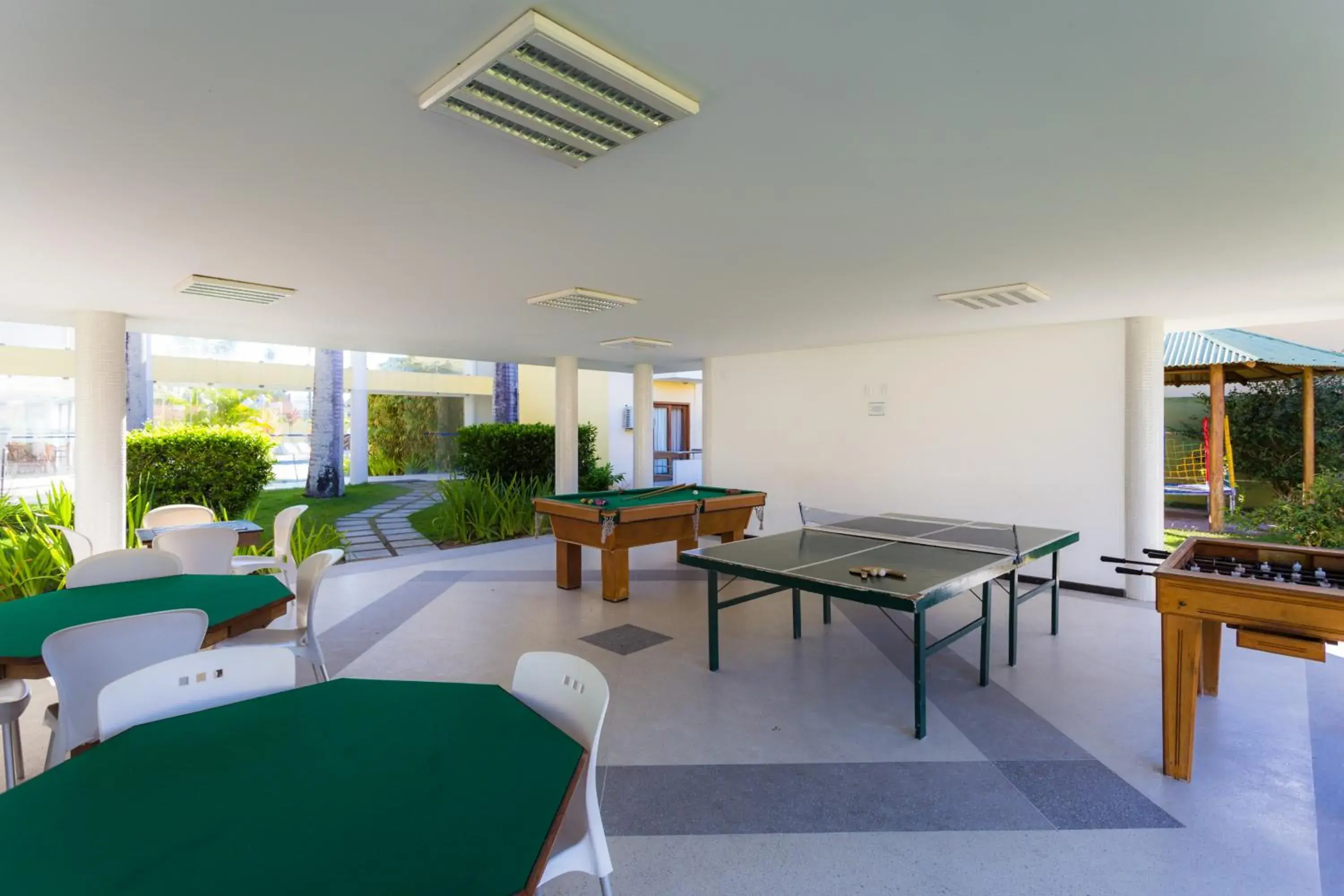 Game Room, Table Tennis in Sunshine Praia Hotel