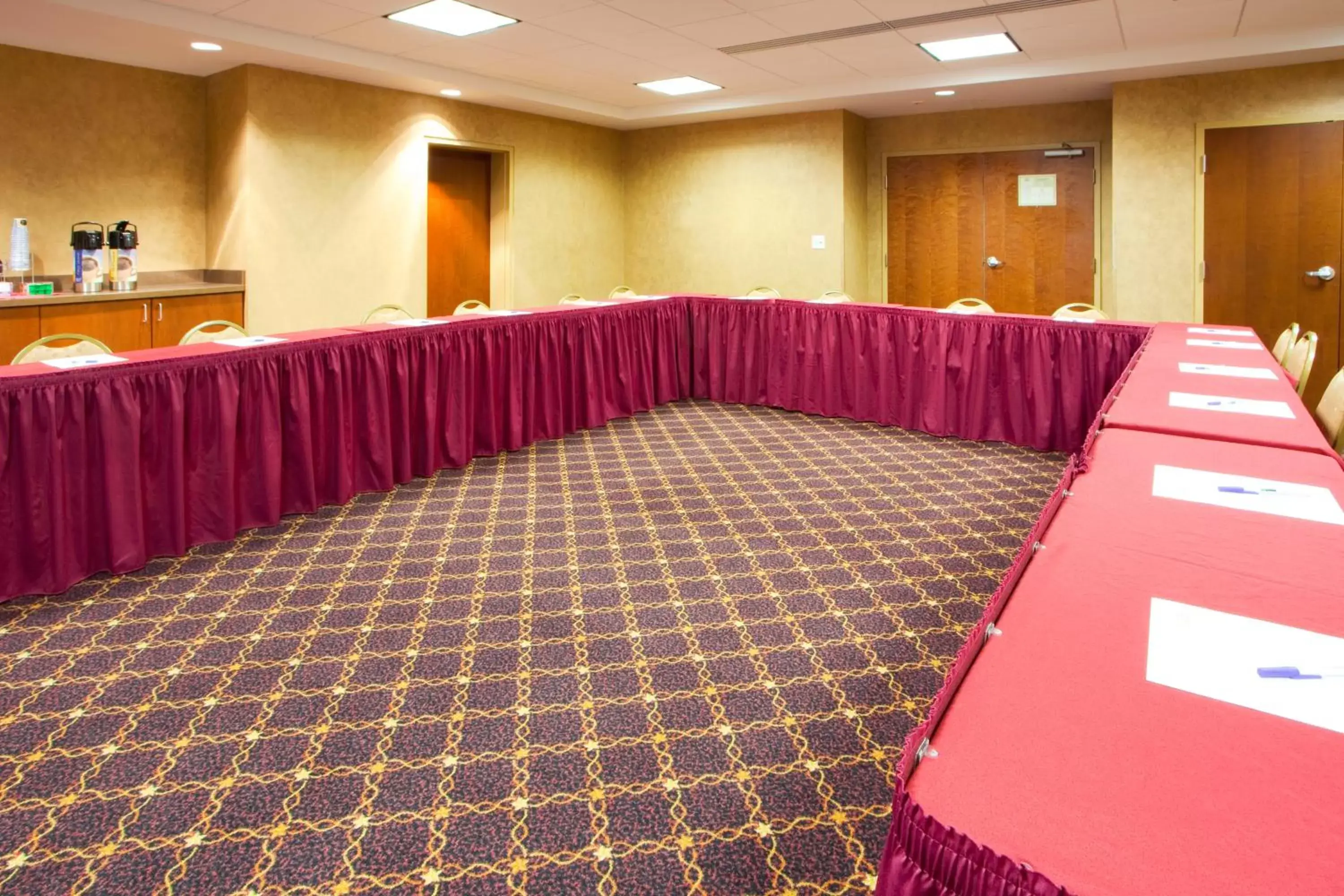 Meeting/conference room in Holiday Inn Express Hotel & Suites Hagerstown, an IHG Hotel