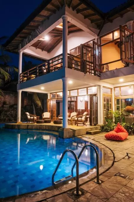 Sānti Beach House with pool & beach