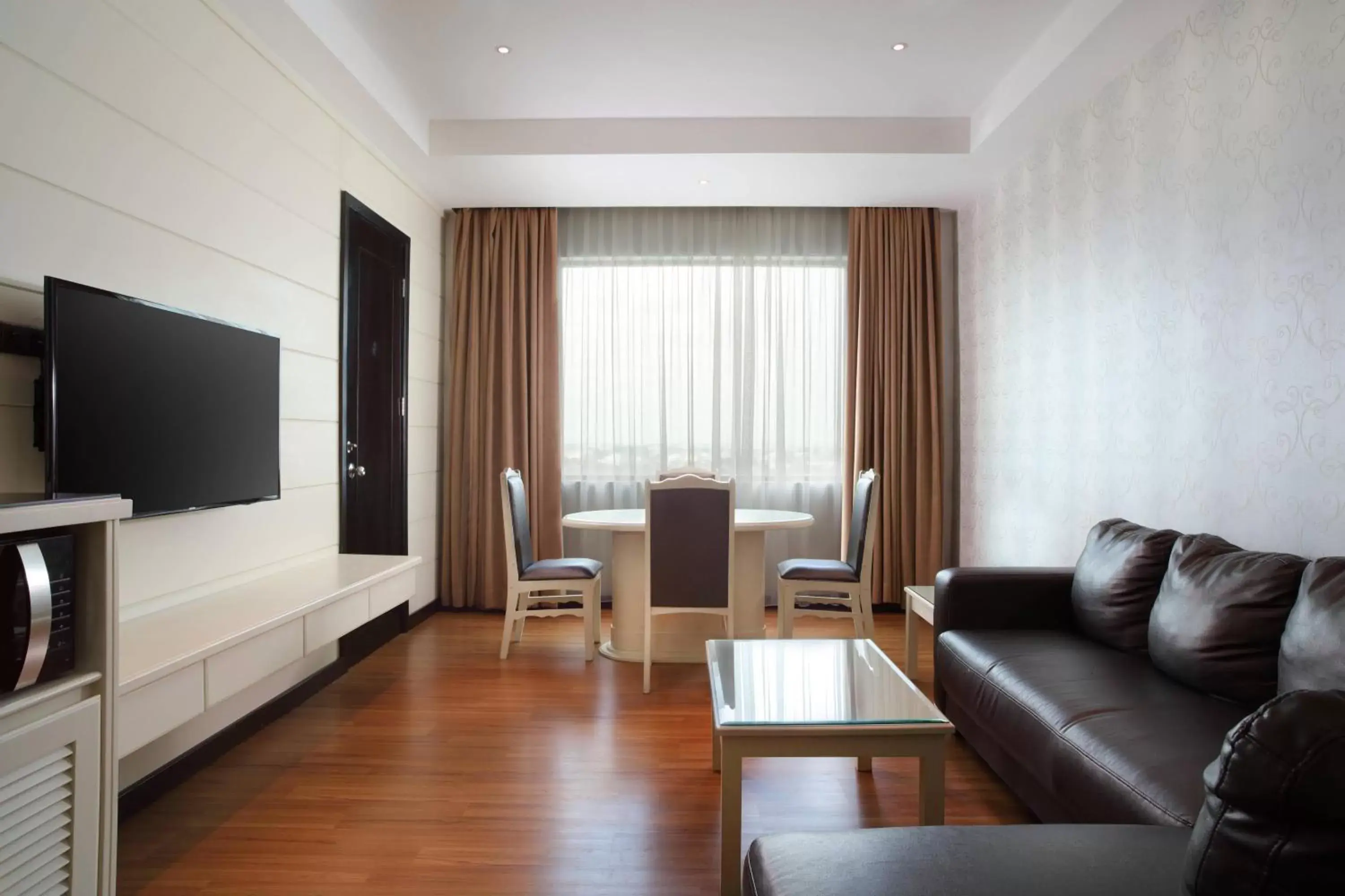 Bedroom, Seating Area in Four Points by Sheraton Medan