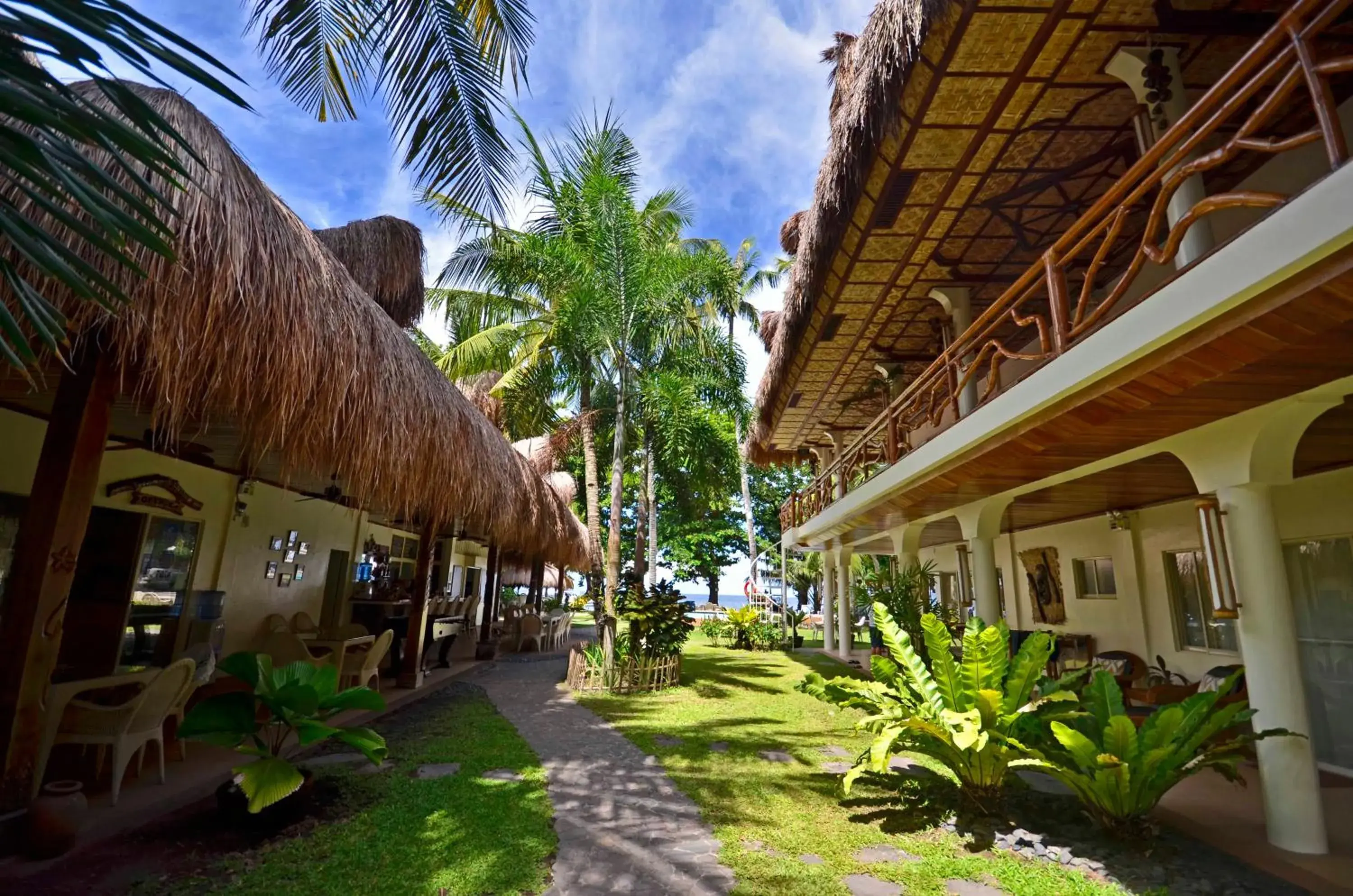 Patio, Property Building in Mike's Dauin Dive Resort