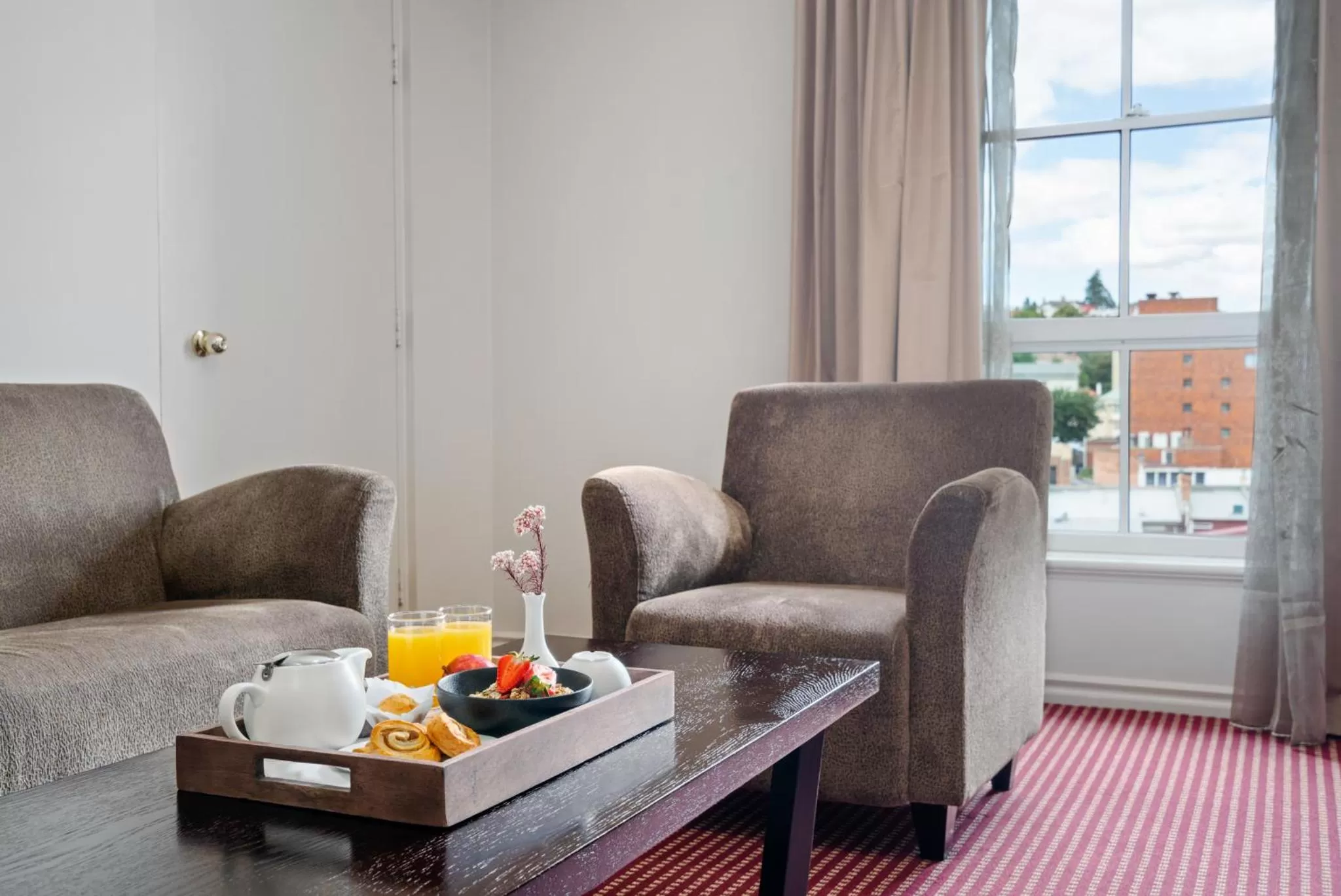 Living room in Hotel Grand Chancellor Launceston