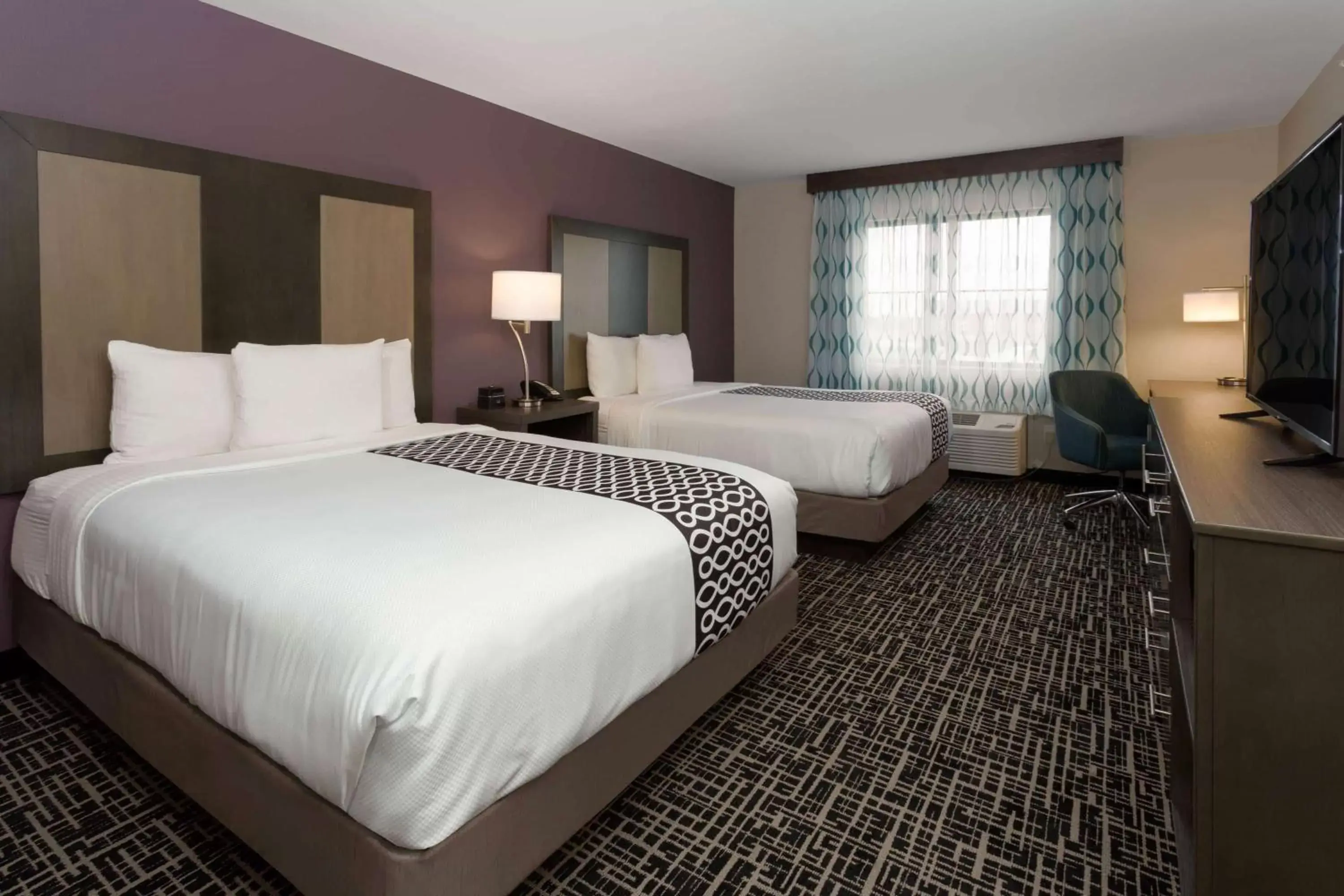 Photo of the whole room, Bed in La Quinta by Wyndham Wichita Airport