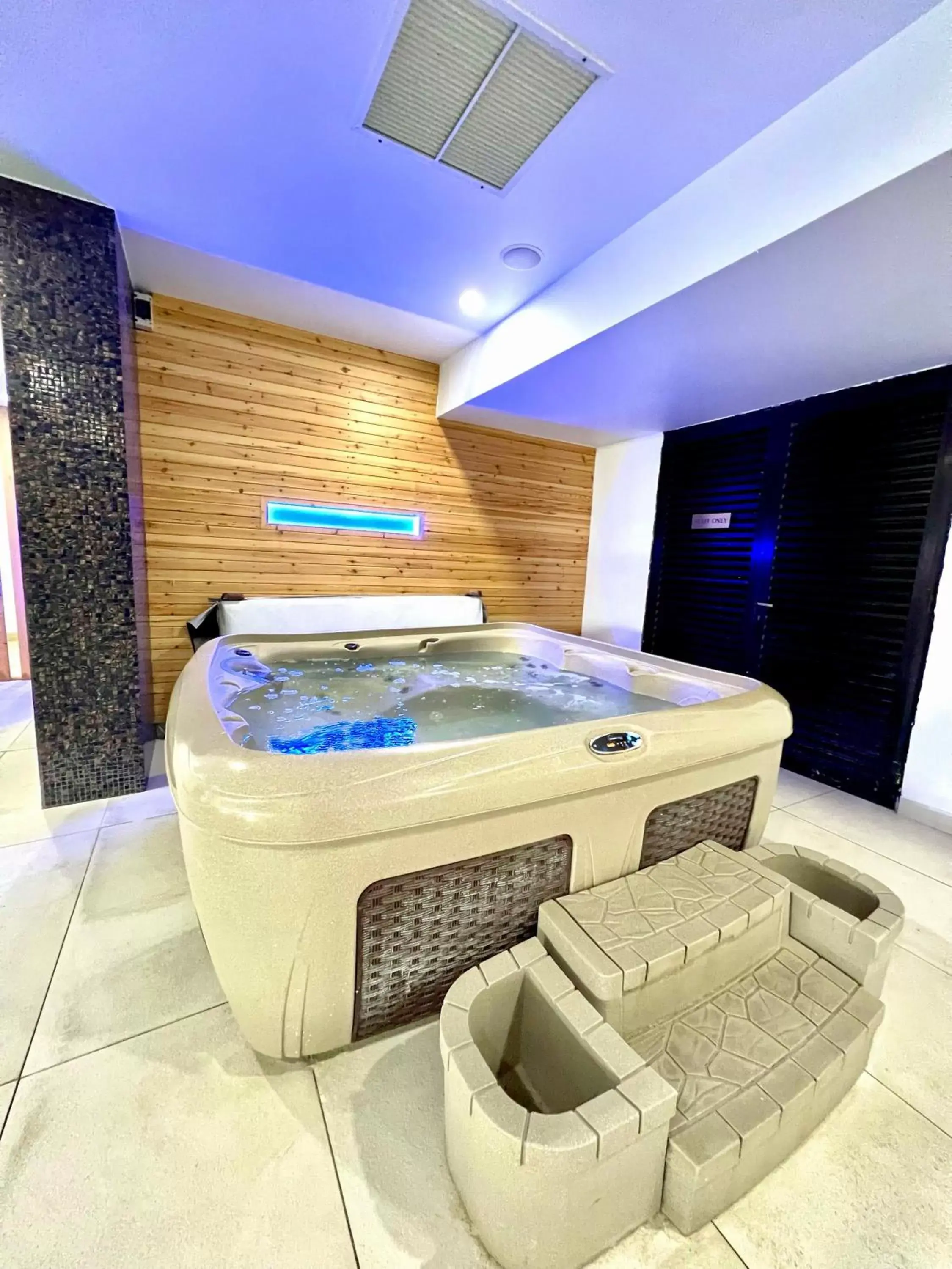 Hot Tub in Anmaria Beach Hotel & Spa