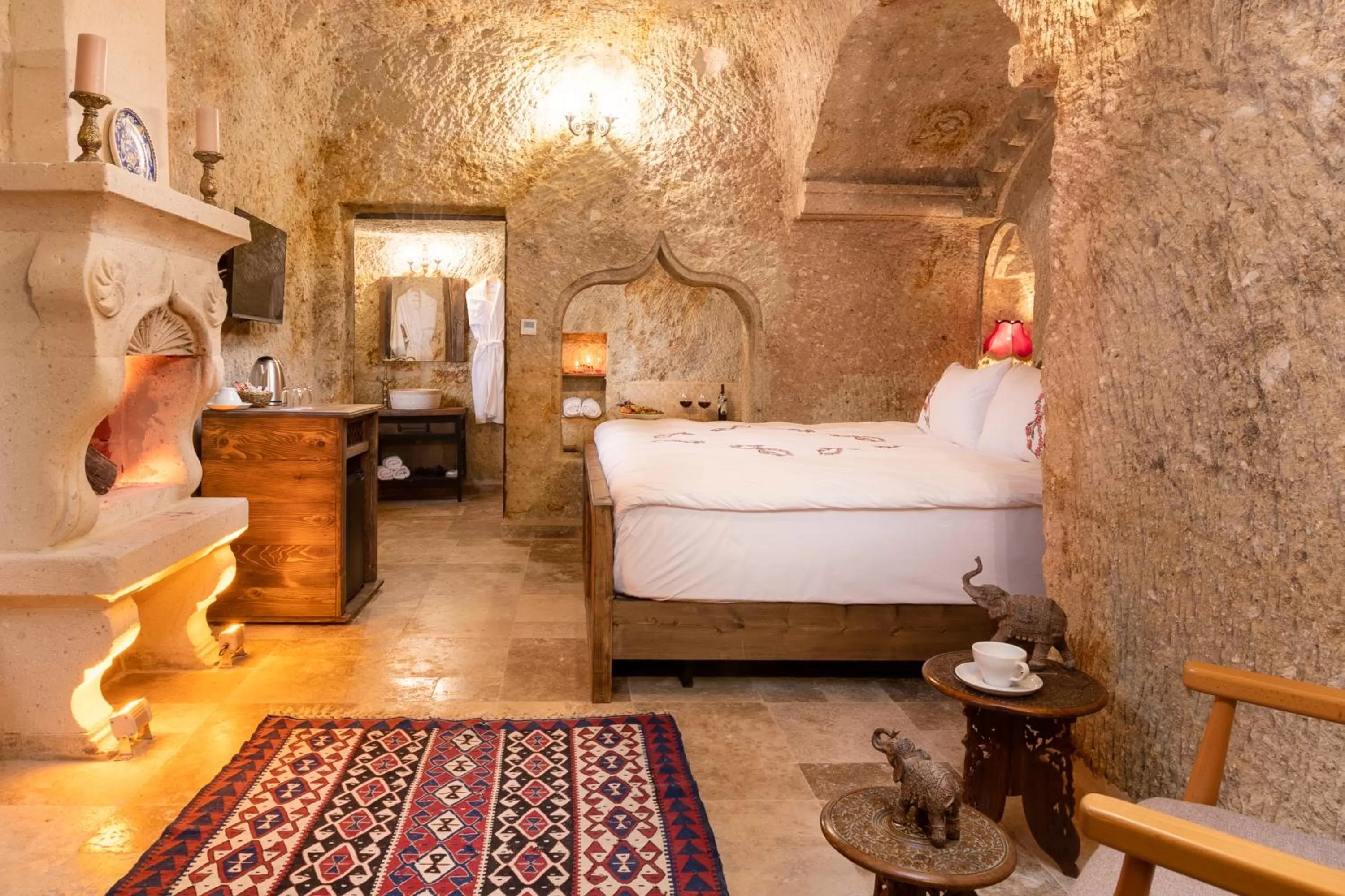 Photo of the whole room, Bed in Kayata Cave Suites Special Class