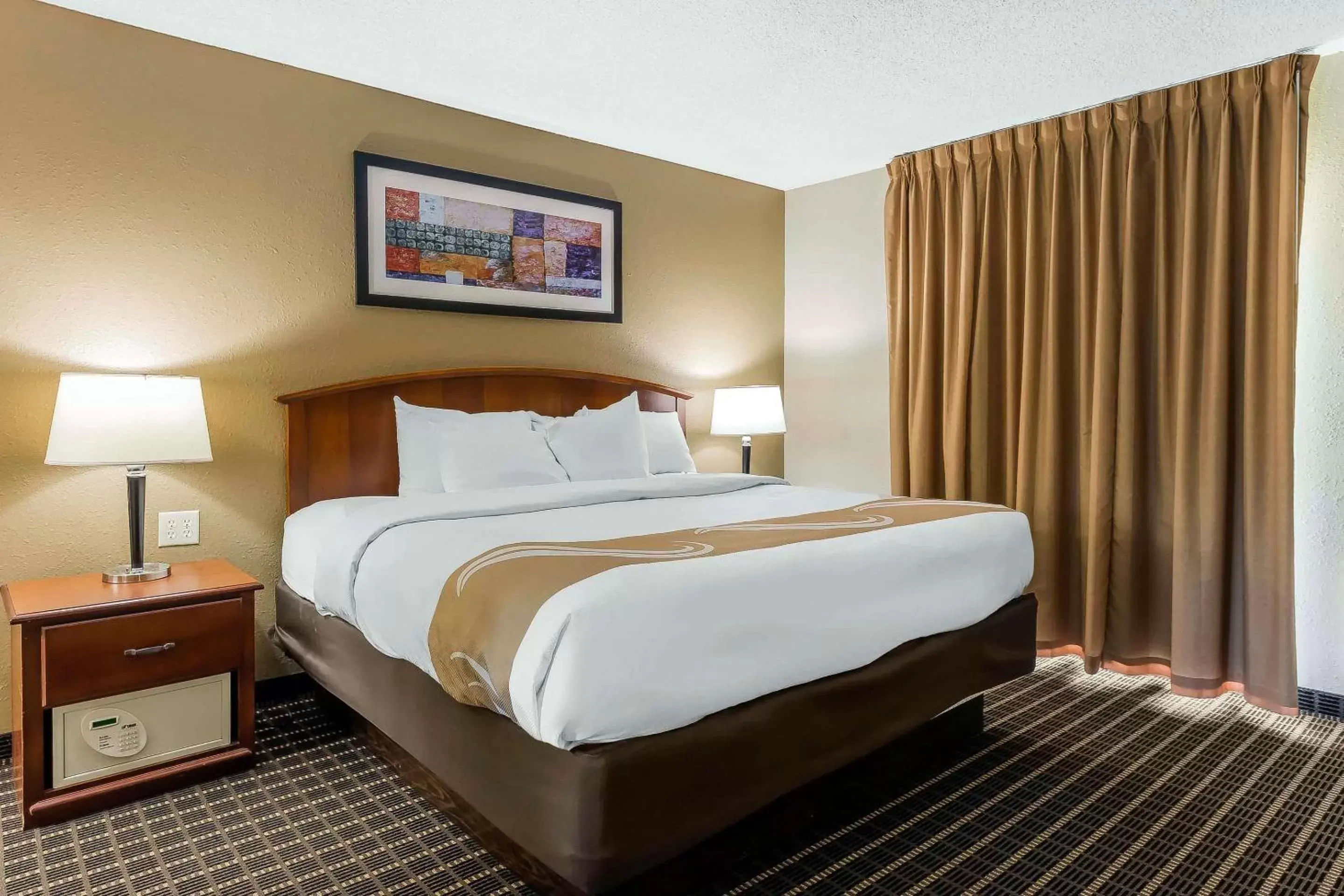 Photo of the whole room, Bed in Quality Inn & Suites Sevierville - Pigeon Forge