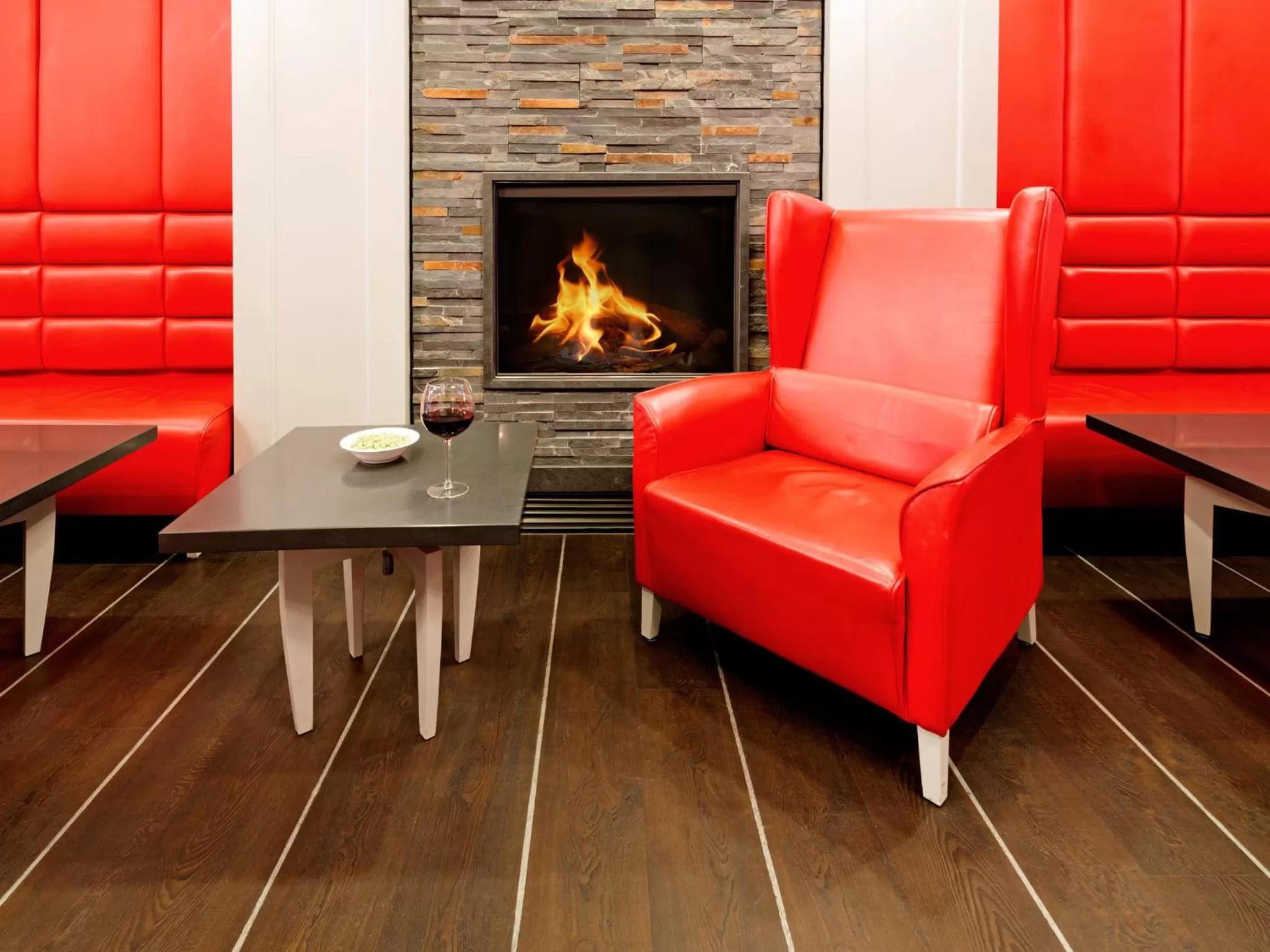 Lounge or bar in DORMERO Schlosshotel Reichenschwand