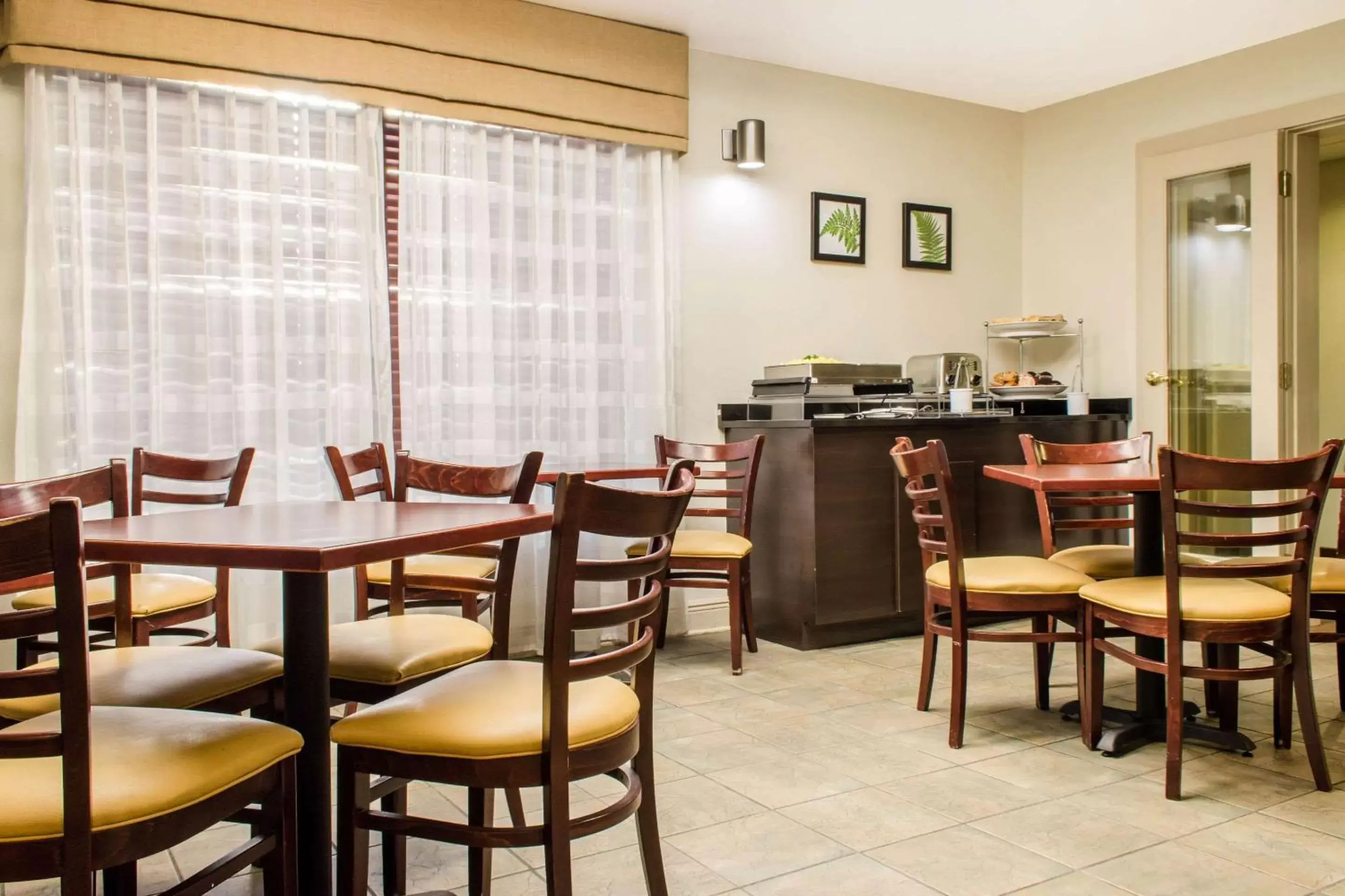 Restaurant/Places to Eat in Sleep Inn & Suites Metairie