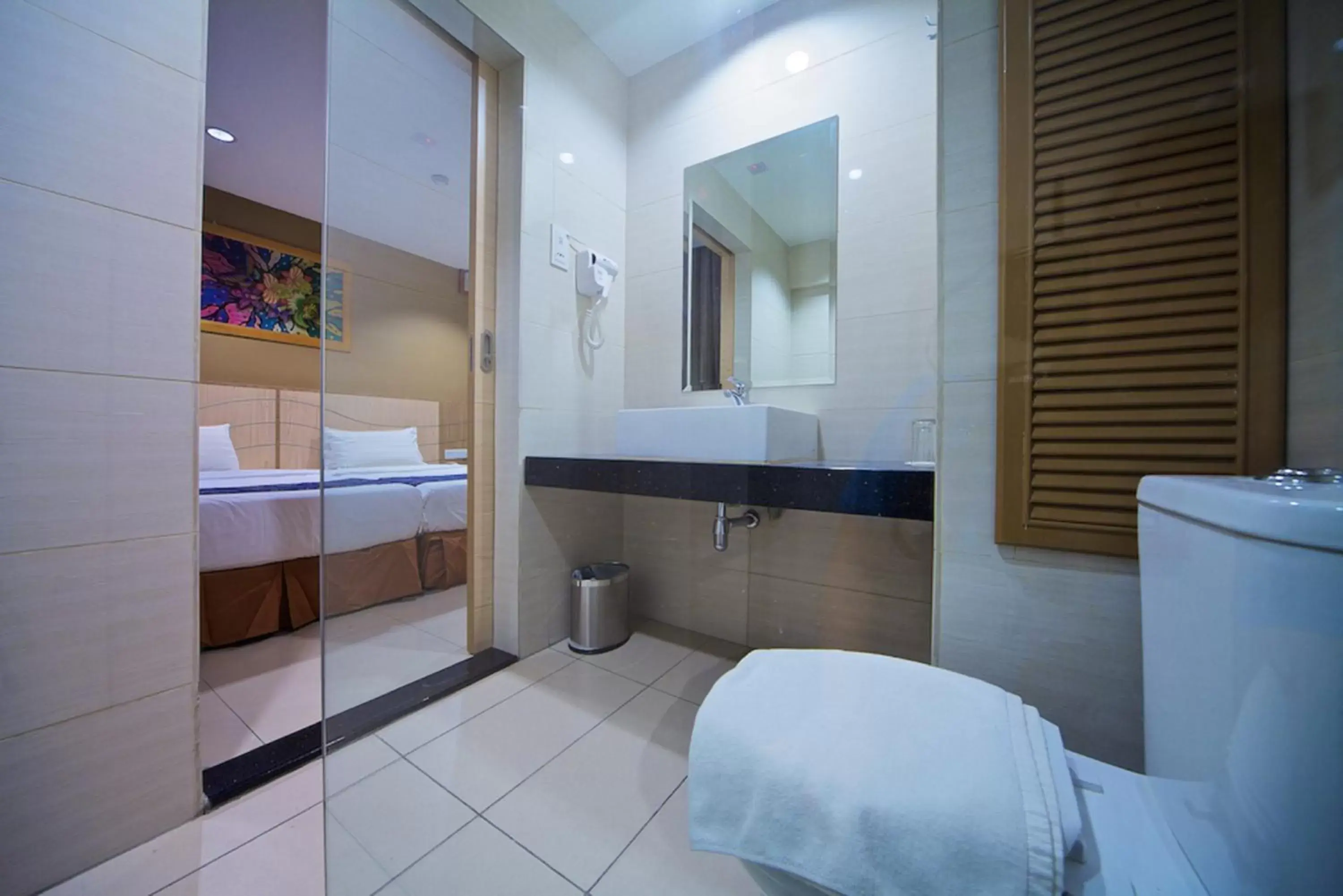 Bedroom, Bathroom in Kinabalu Daya Hotel