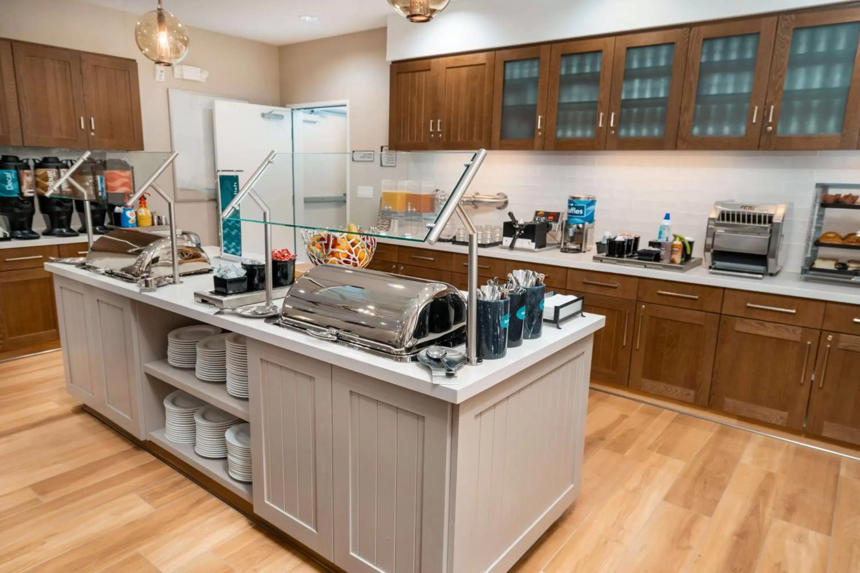 Breakfast, Kitchen/Kitchenette in Homewood Suites By Hilton Rancho Cordova, Ca