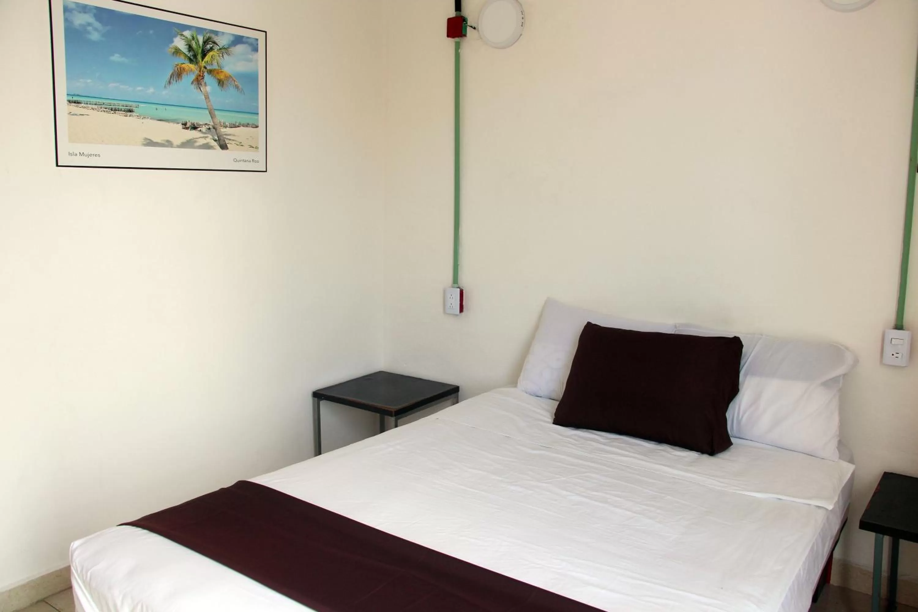 Photo of the whole room, Bed in Hotel & Hostal Casa de Luz Cancun