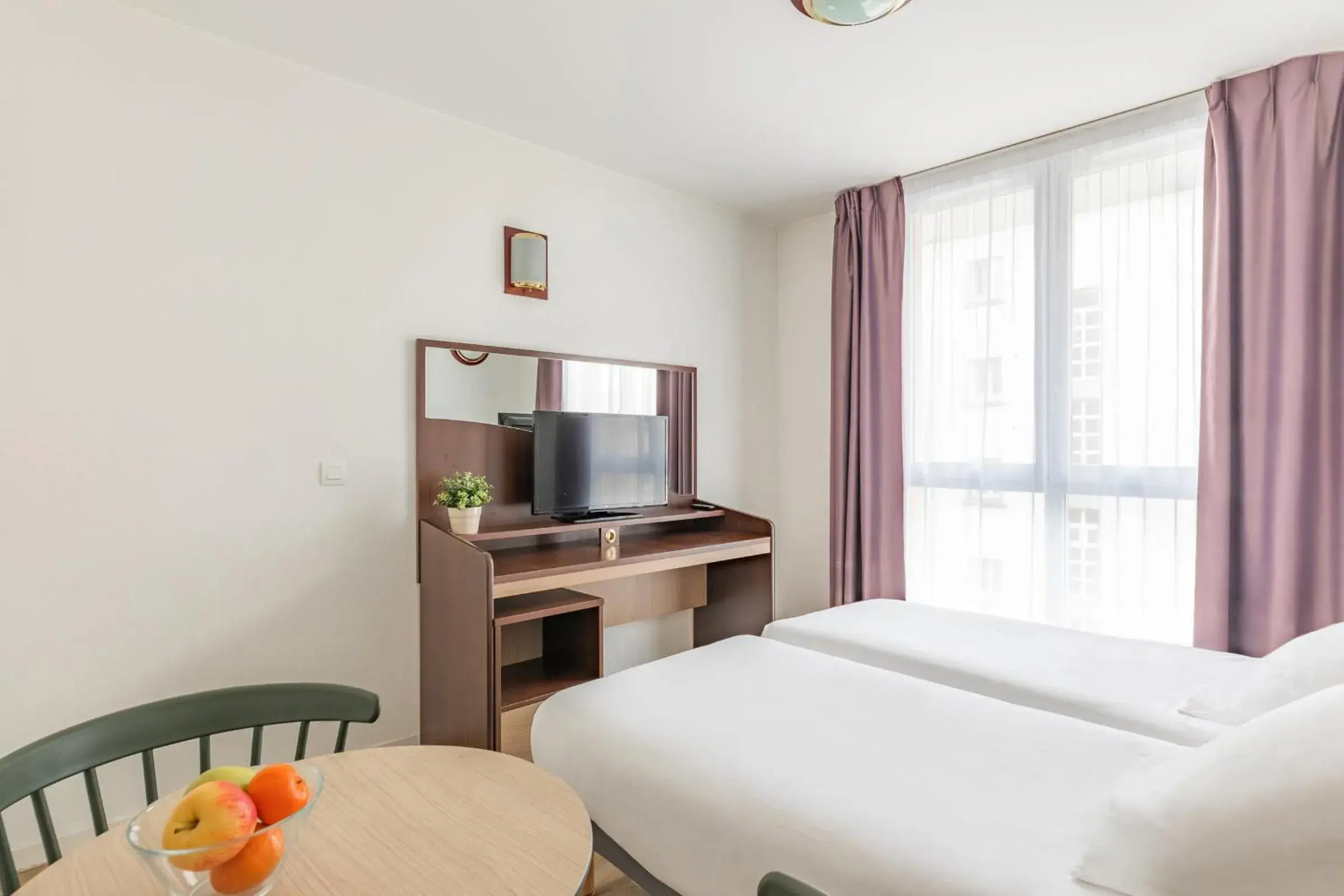 Bed in Appart'City Confort Brest Bed in Appart'City Confort Brest