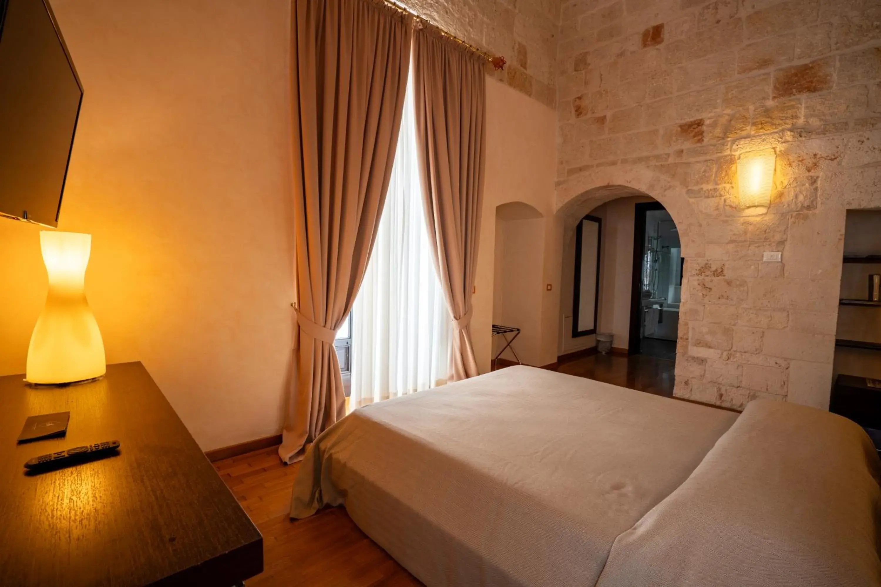 Bed in San Tommaso Hotel