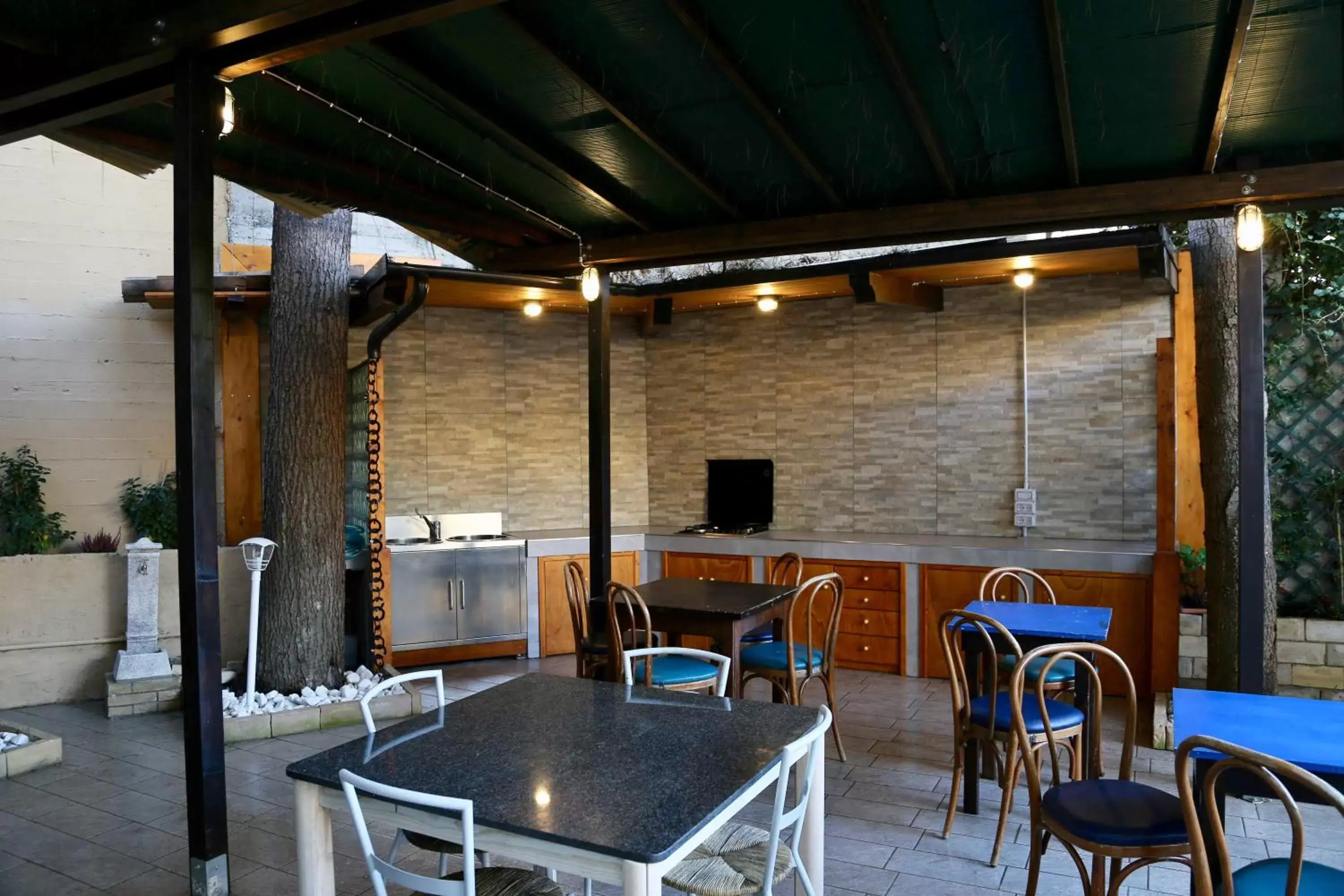 Communal kitchen in La casa di nonno Giulio