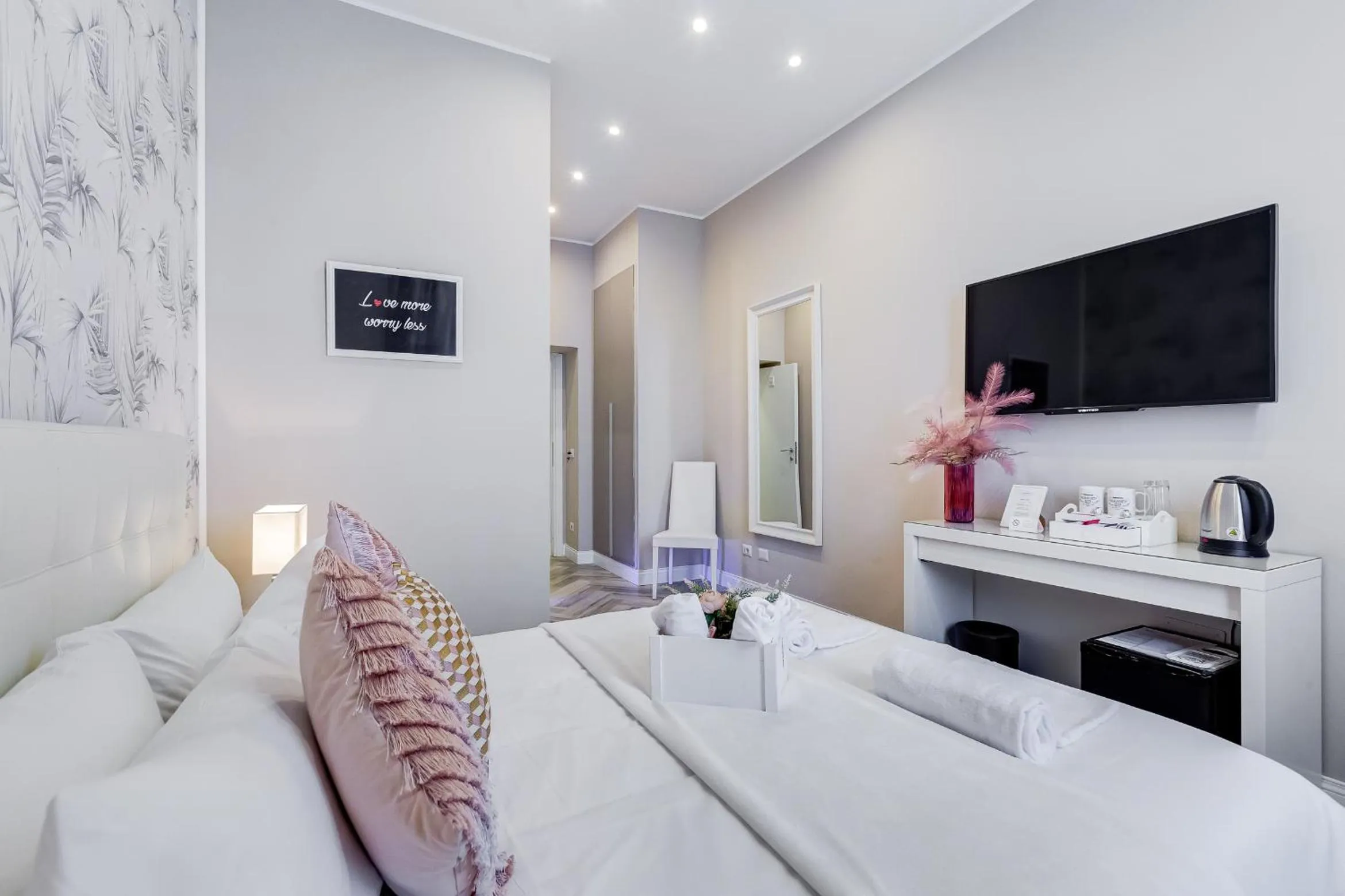 Bedroom, Bed in Hanky Suite