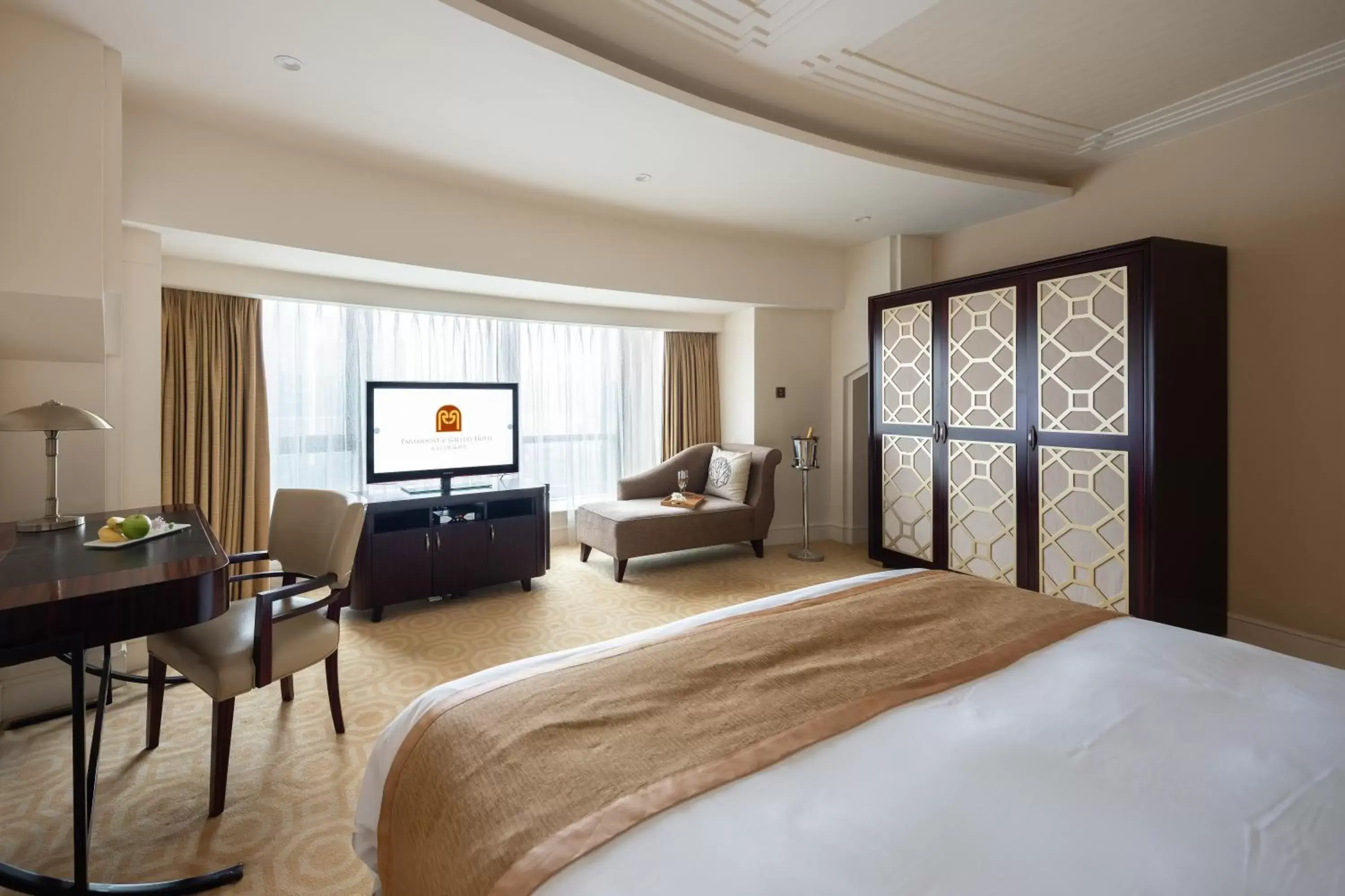 Bed in Paramount Gallery Hotel Bed in Paramount Gallery Hotel