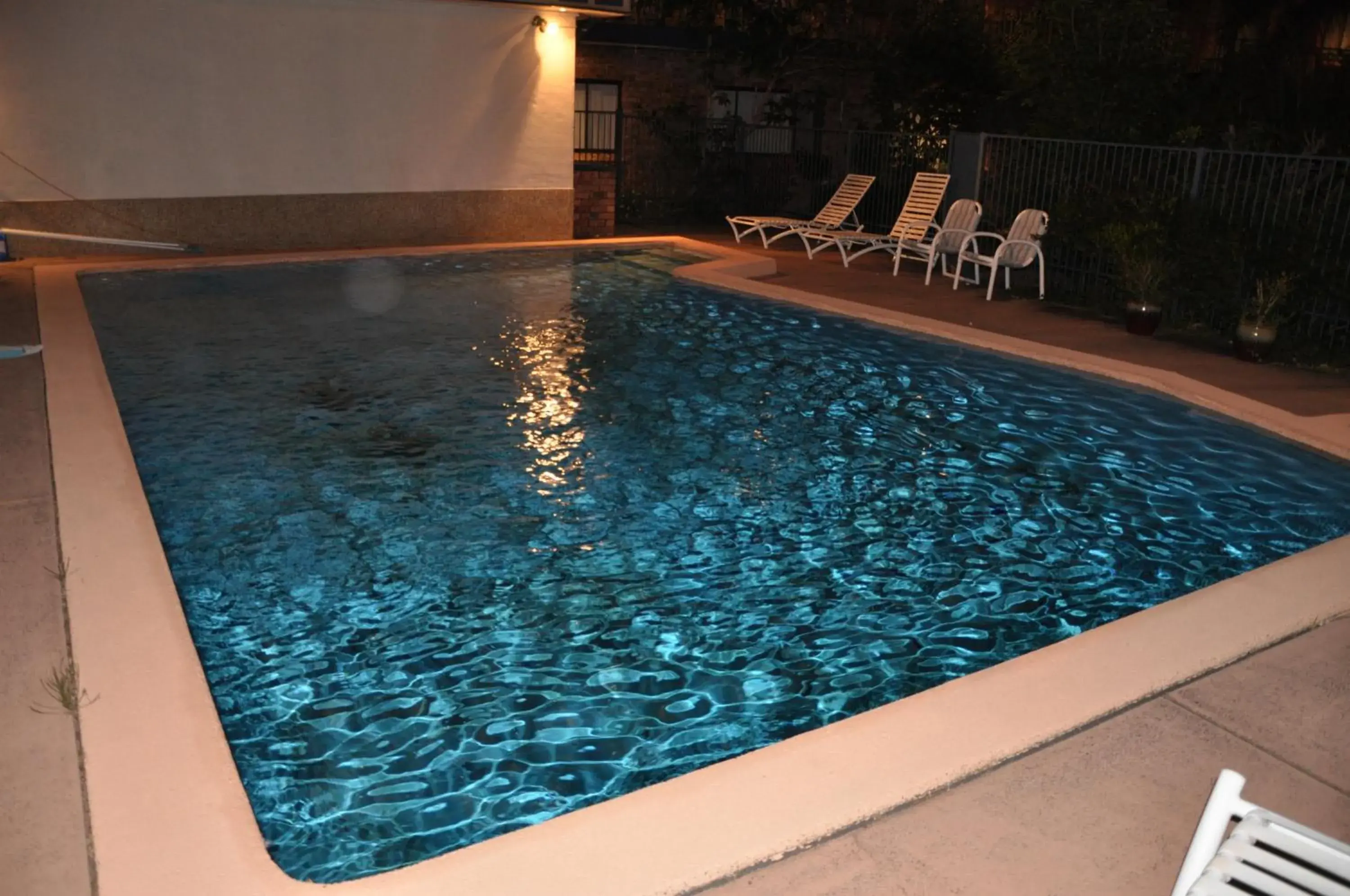 Swimming pool in Bridge View Motel Swimming pool in Bridge View Motel