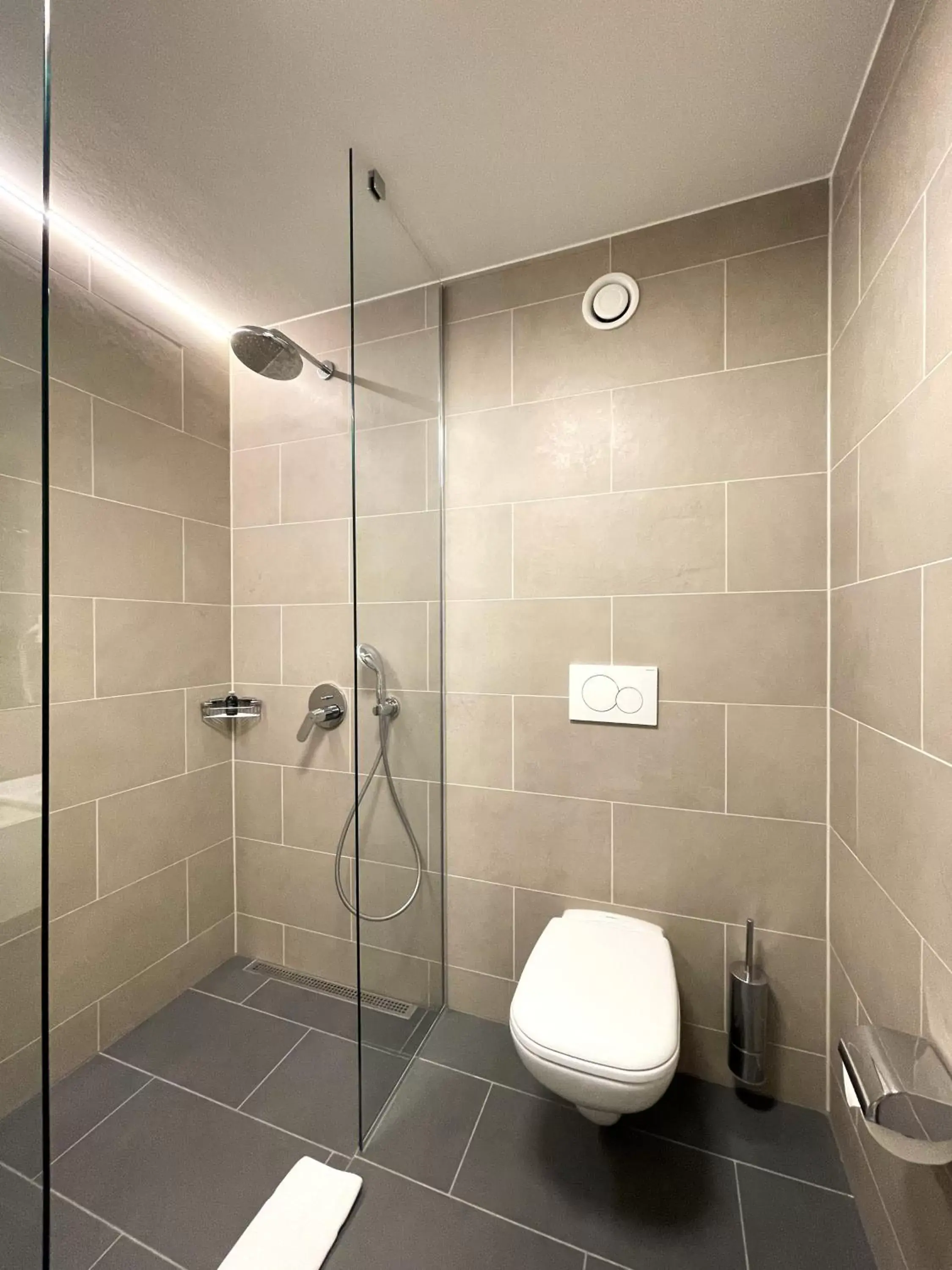Shower, Bathroom in AARDO - kind of a hotel 'Self Check-in'