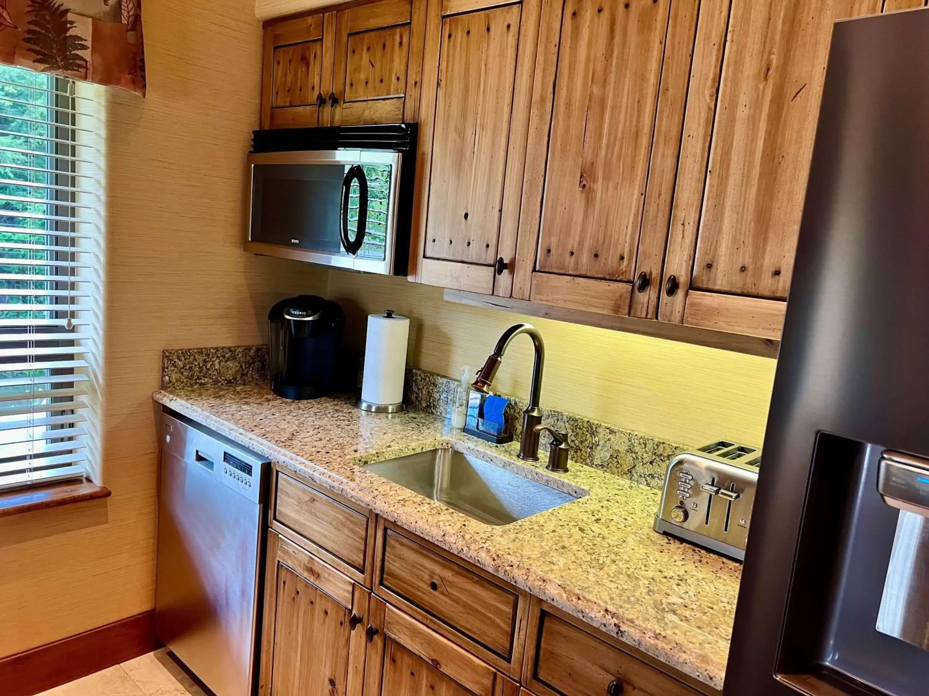 Kitchen or kitchenette, Kitchen/Kitchenette in Best Western Plus Waterbury - Stowe