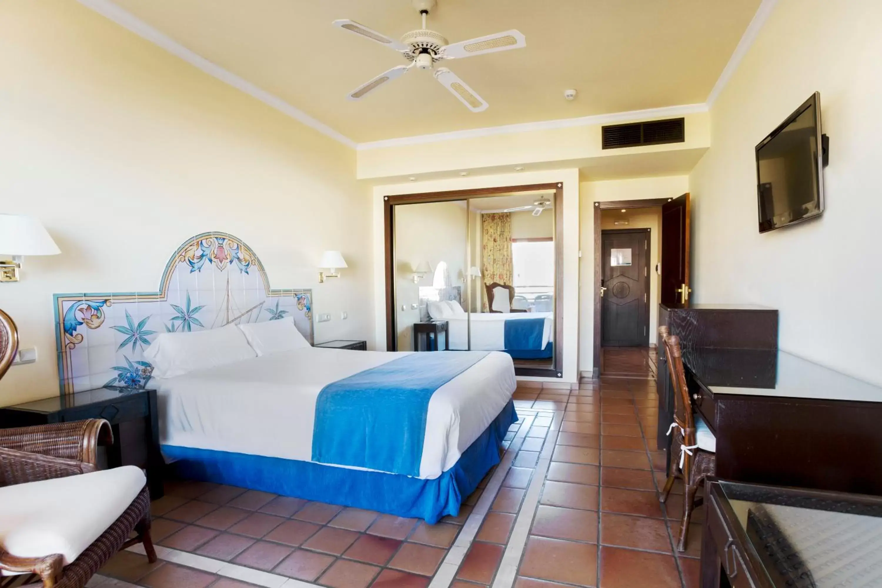 Bedroom, Bed in Ibersol Almuñecar Beach & Spa Hotel