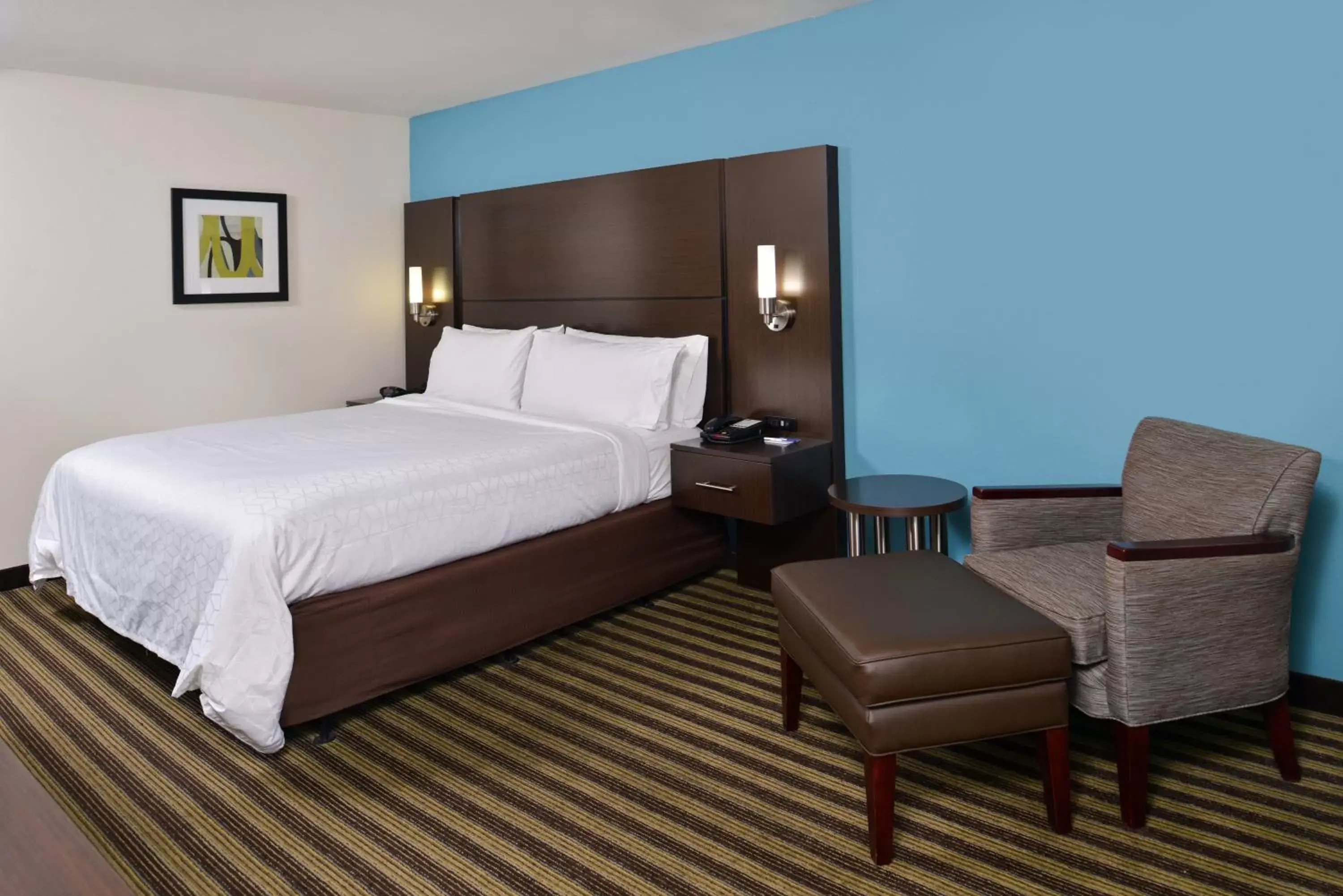 Photo of the whole room, Bed in Holiday Inn Express Montgomery East I-85, an IHG Hotel