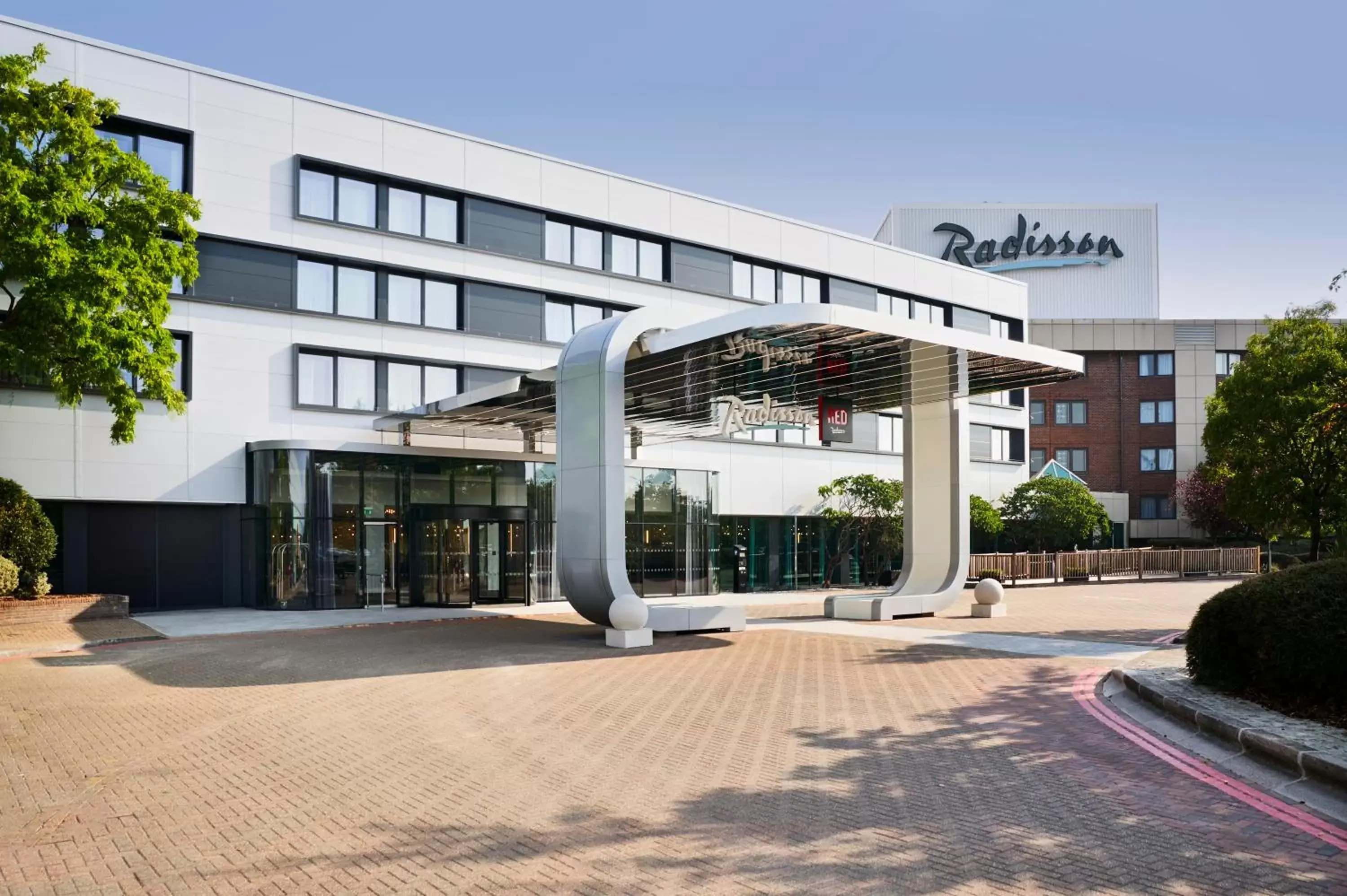 Facade/entrance, Property Building in Radisson Hotel and Conference Centre London Heathrow