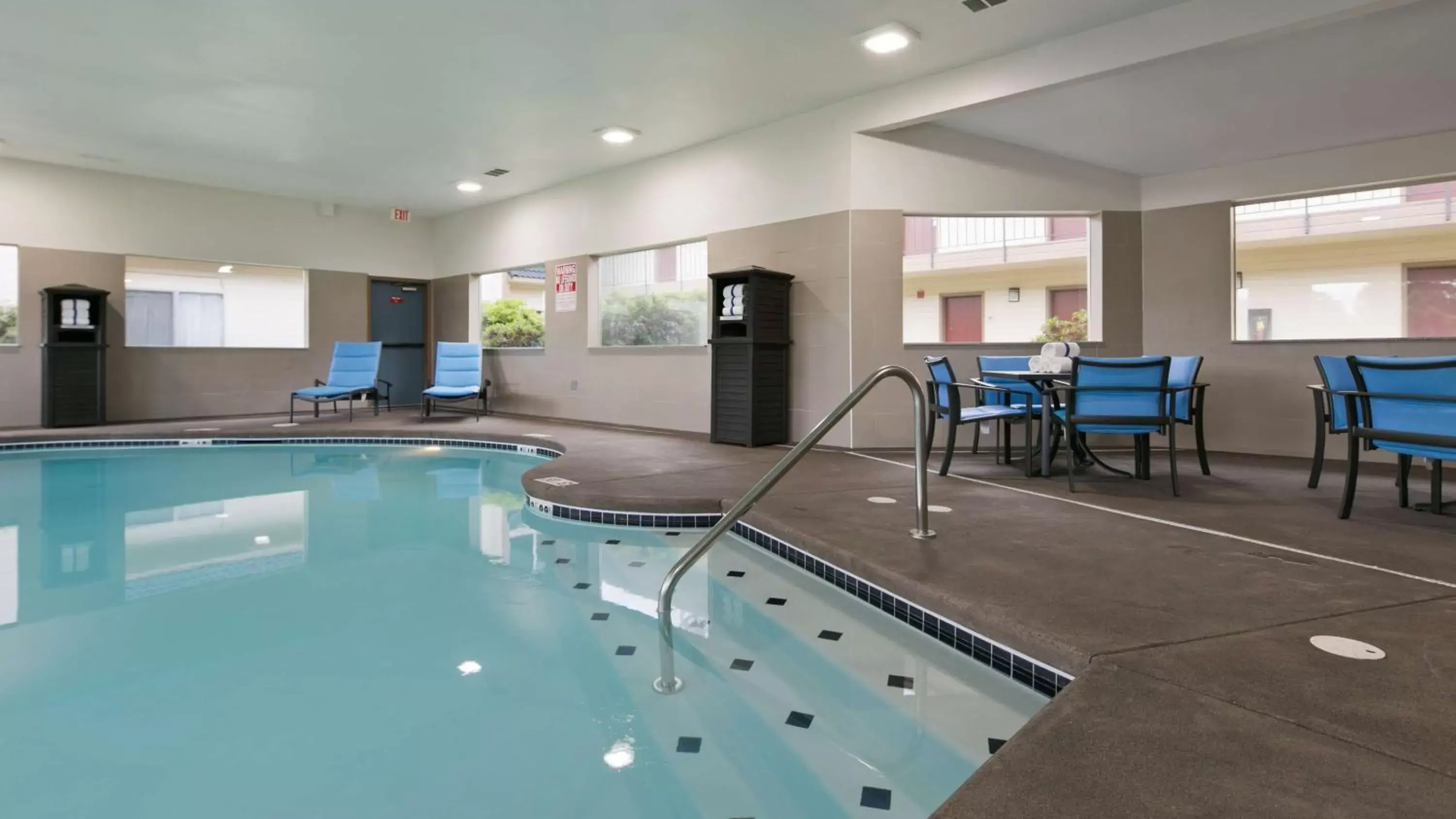 On site, Swimming Pool in Best Western Inn of Vancouver