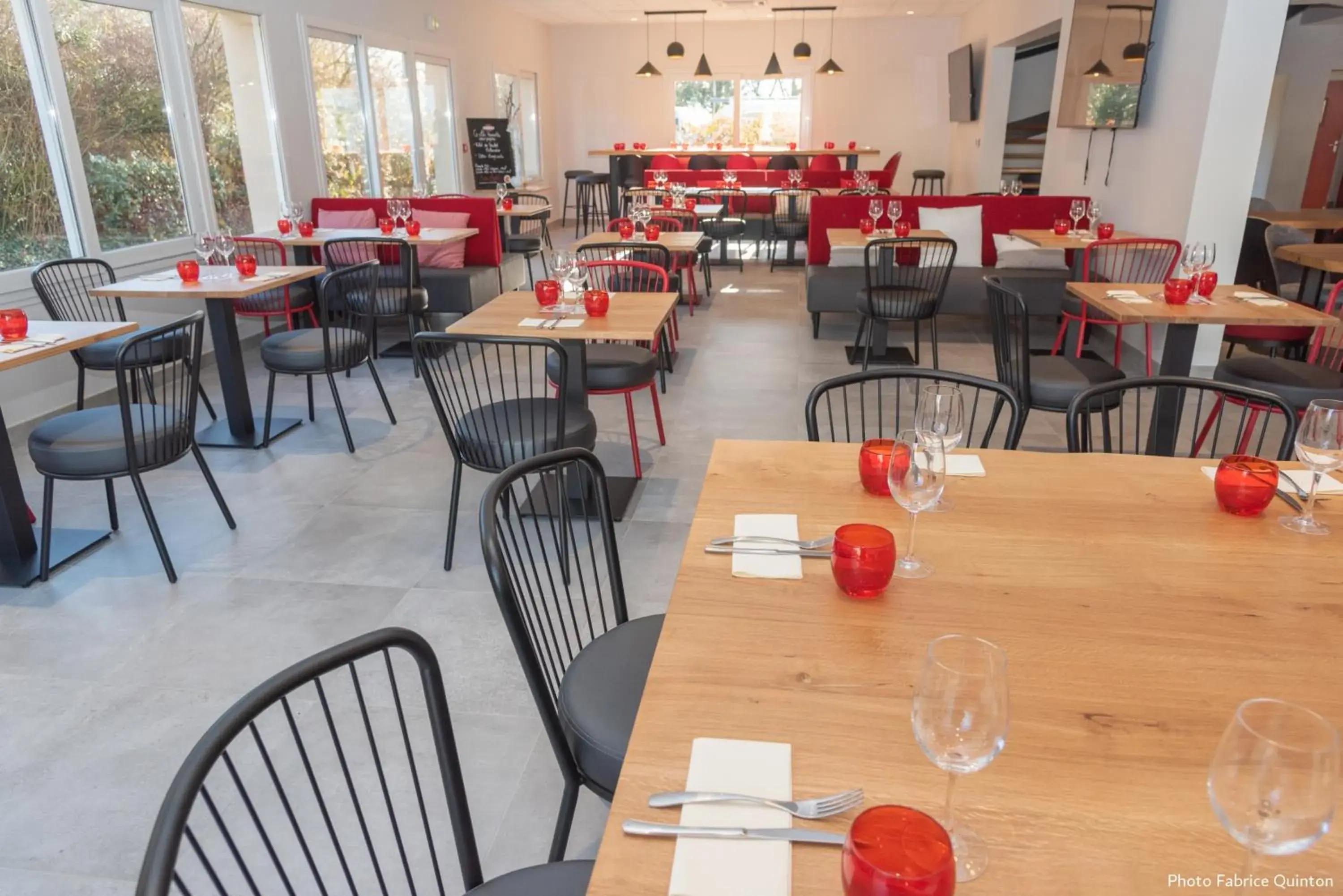 Restaurant/Places to Eat in Logis Angers Sud