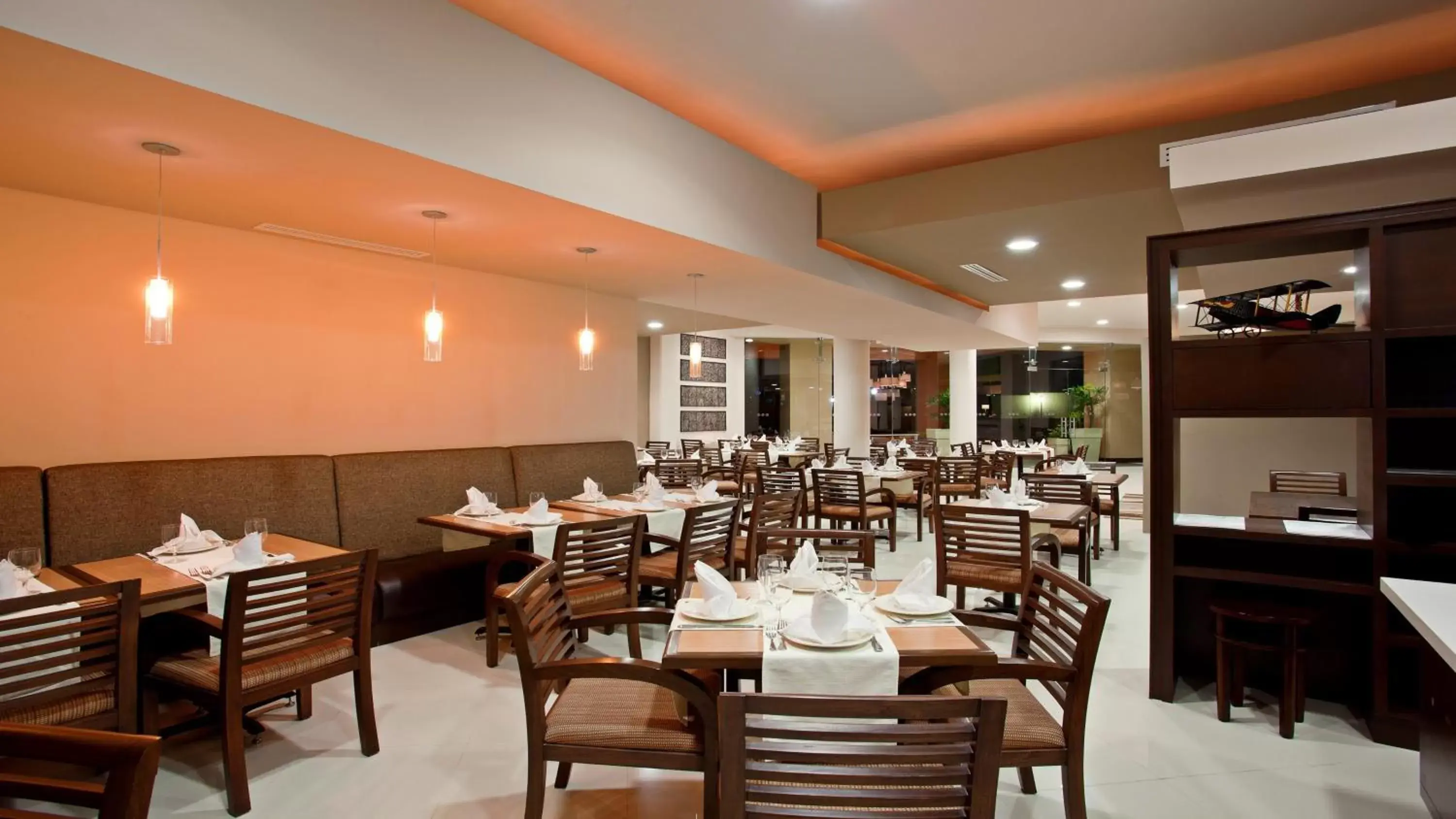 Restaurant/Places to Eat in Holiday Inn Tijuana Zona Rio, an IHG Hotel