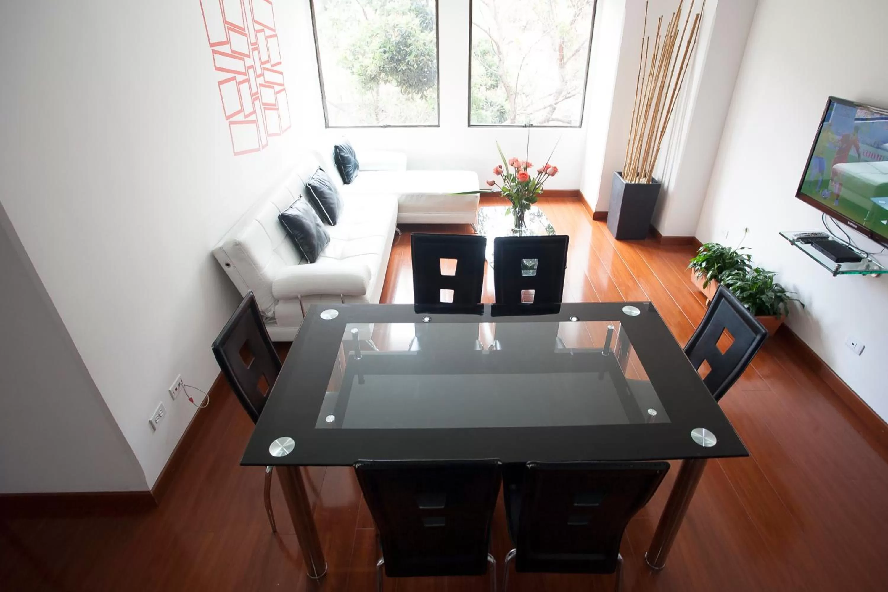 Dining area in Cora 96 Street Apartments