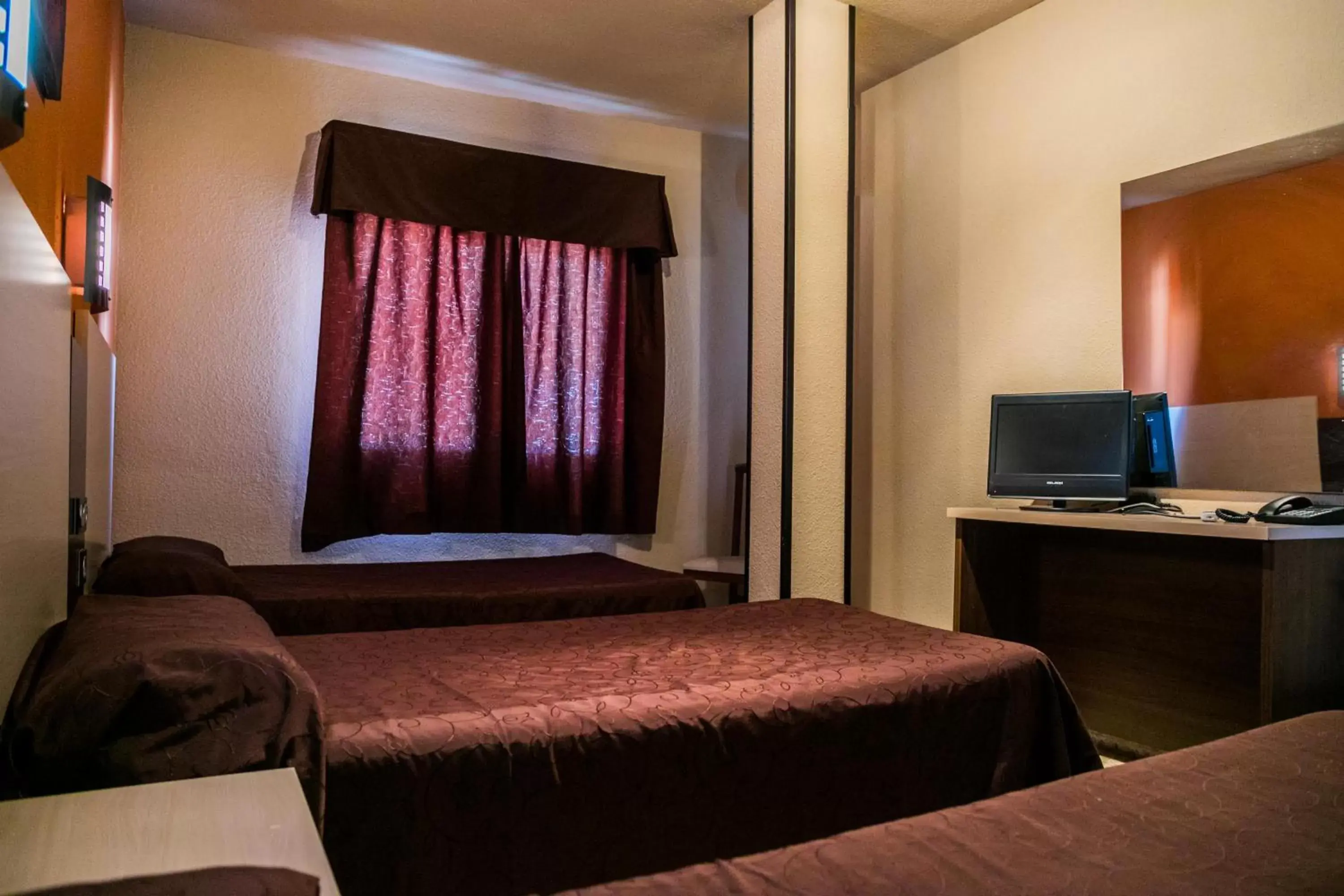 Bedroom, TV/Entertainment Center in Hotel La Nava
