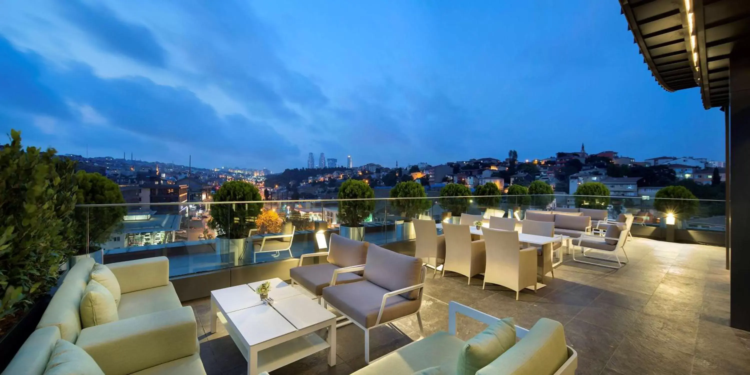 Restaurant/places to eat in DoubleTree by Hilton Istanbul - Piyalepasa
