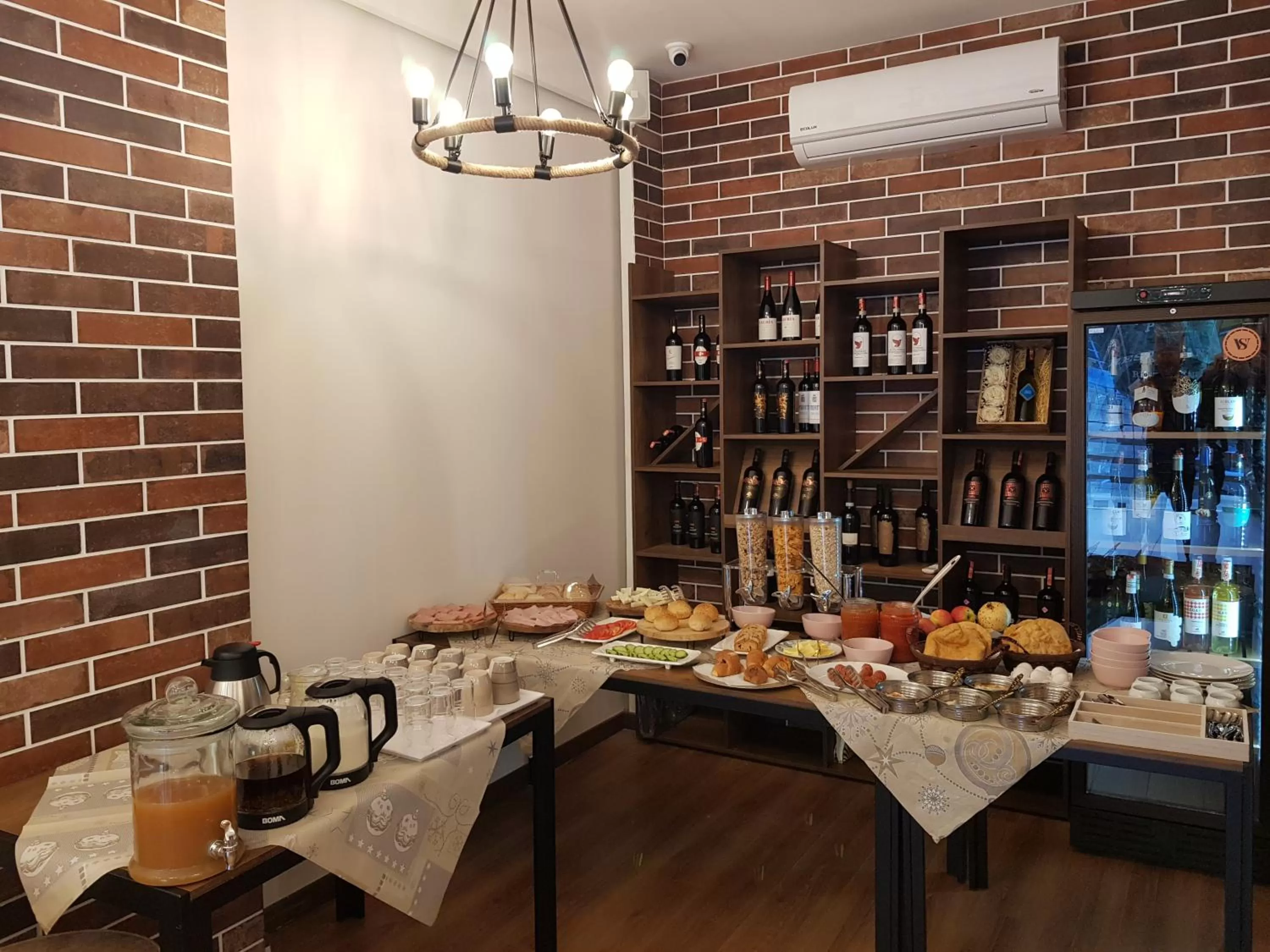 Breakfast in Peaky Hotel