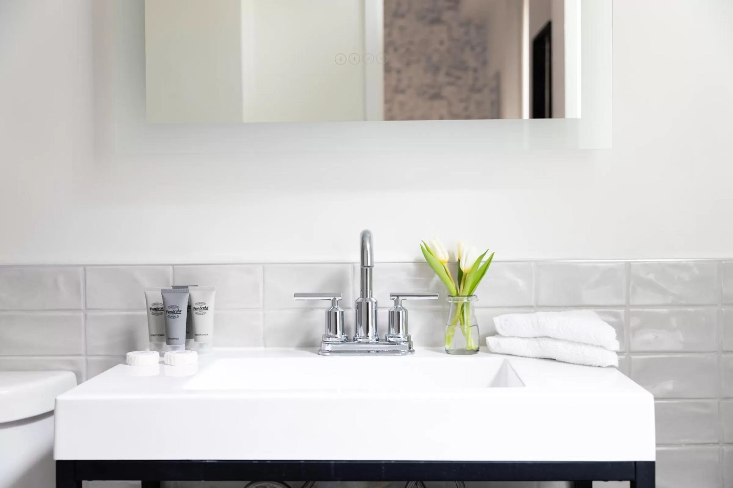 Shower, Bathroom in Pembroke Inn