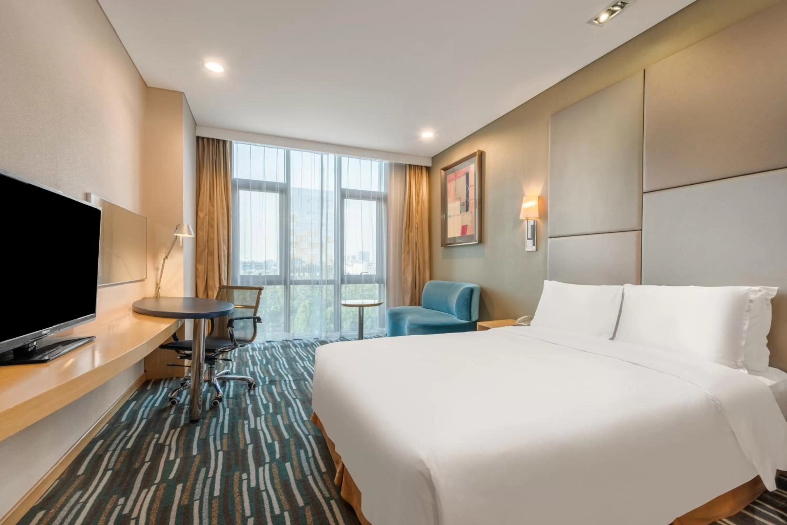 Photo of the whole room, Bed in Holiday Inn Express Beijing Yizhuang by IHG